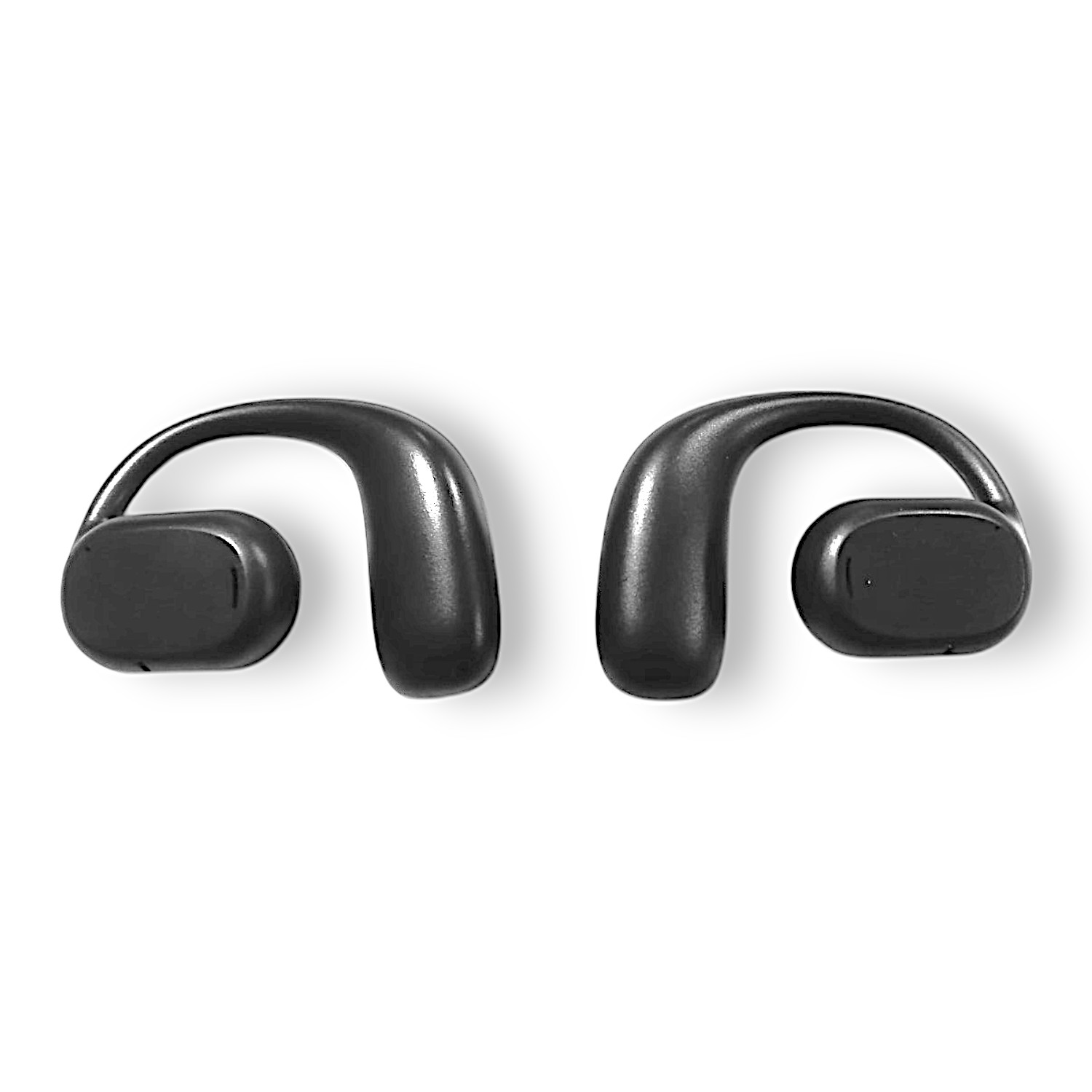 Dos auriculares de conducción ósea negros. Diseño curvo, se ajusta sobre las orejas. Fondo blanco.