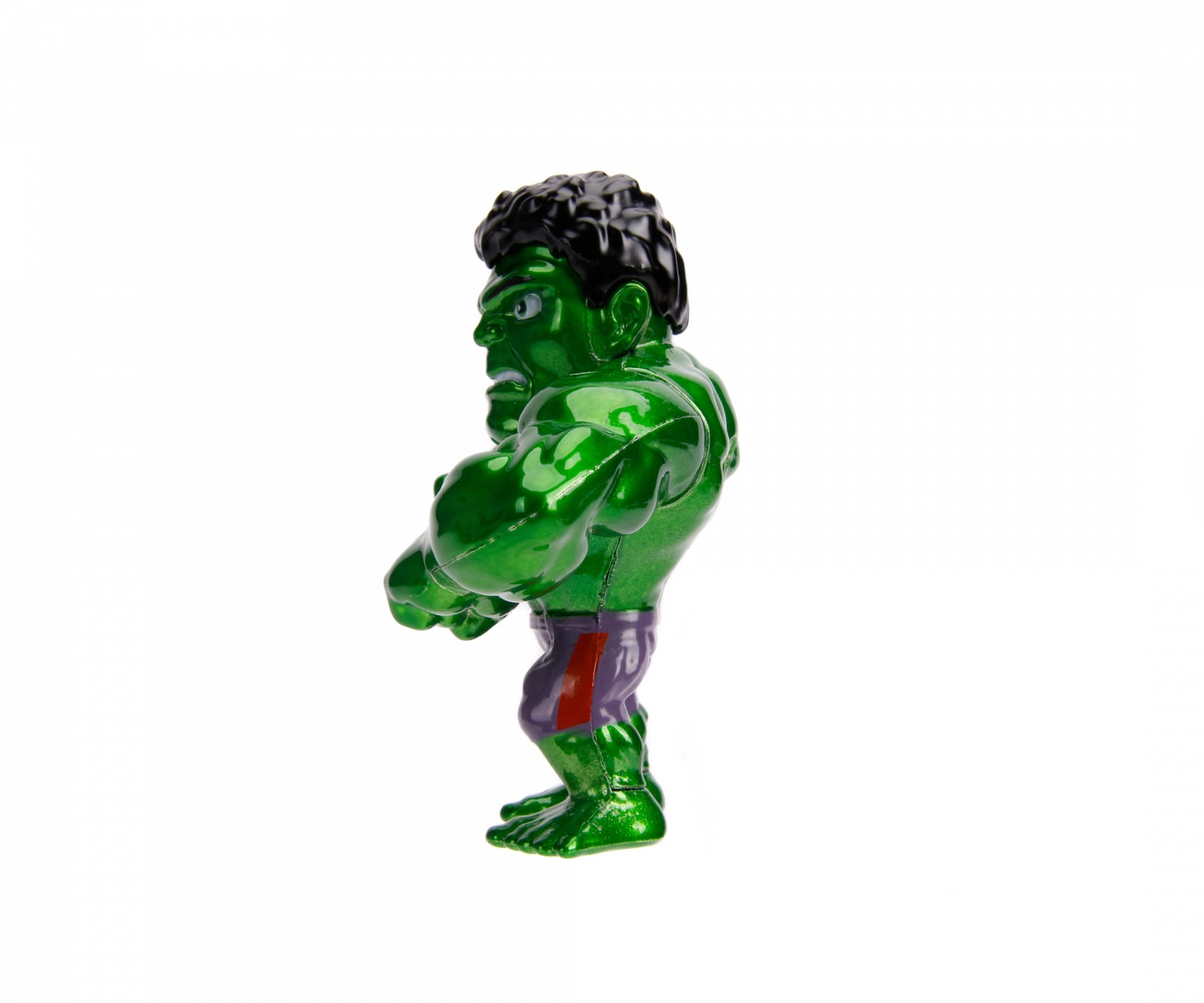 Figura verde de Hulk con pelo negro, flexionando sus bíceps. Aislado sobre fondo blanco.