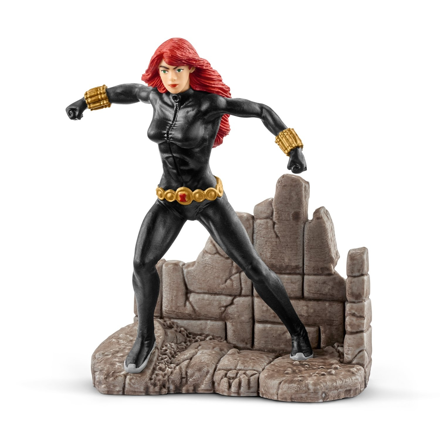 Black Widow Actionfigur in dynamischer Pose, stehend auf einem Steinsockel, mit weißem Hintergrund.
