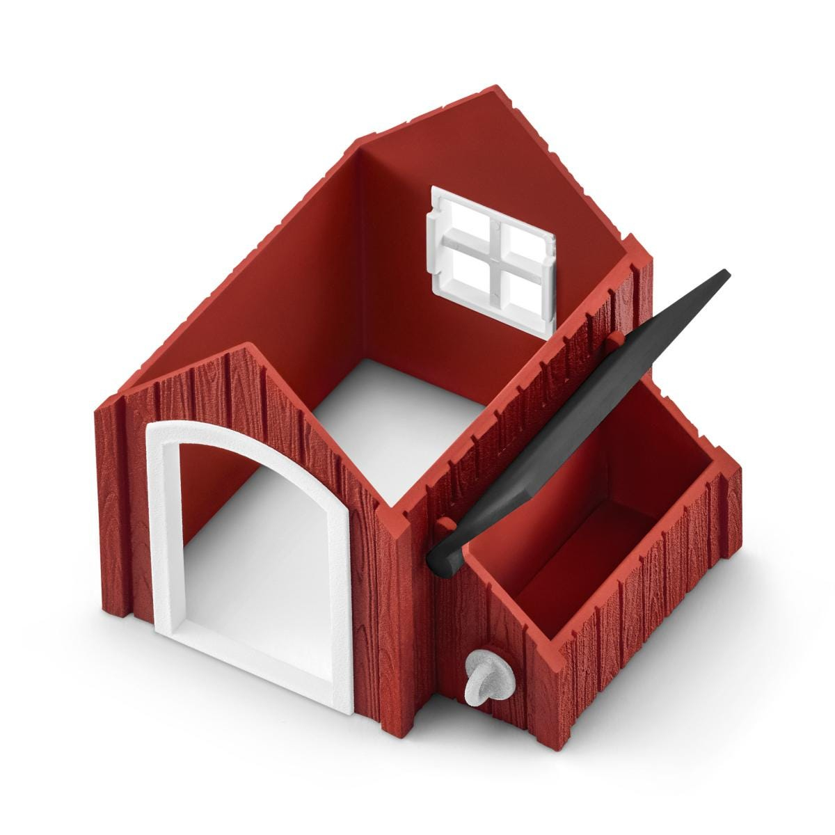 Maison jouet en bois rouge avec porte et fenêtre blanches, accessoire noir et jardinière.