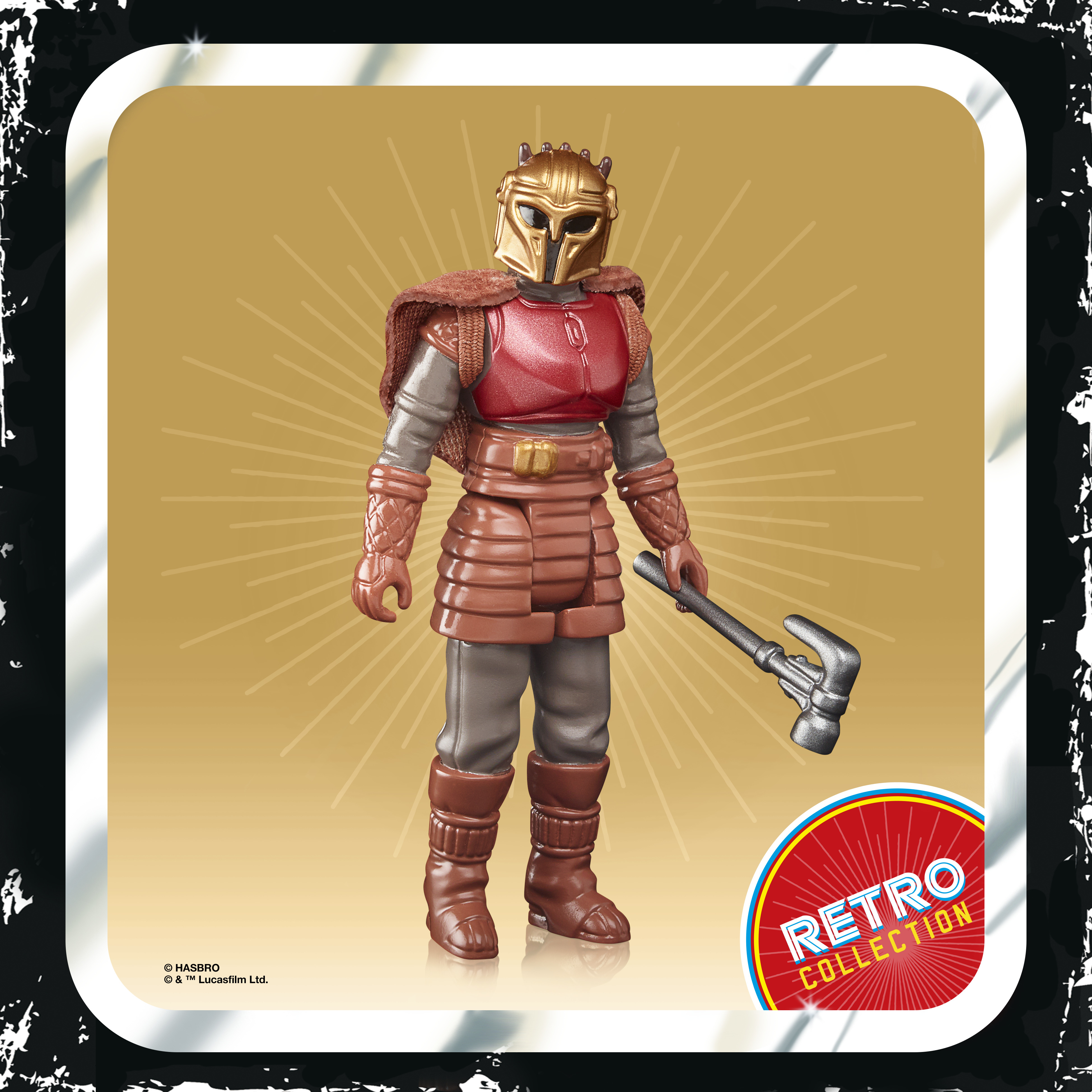 Una figura di Star Wars in costume. La figura è marrone, rossa e grigia. Tiene un martello.