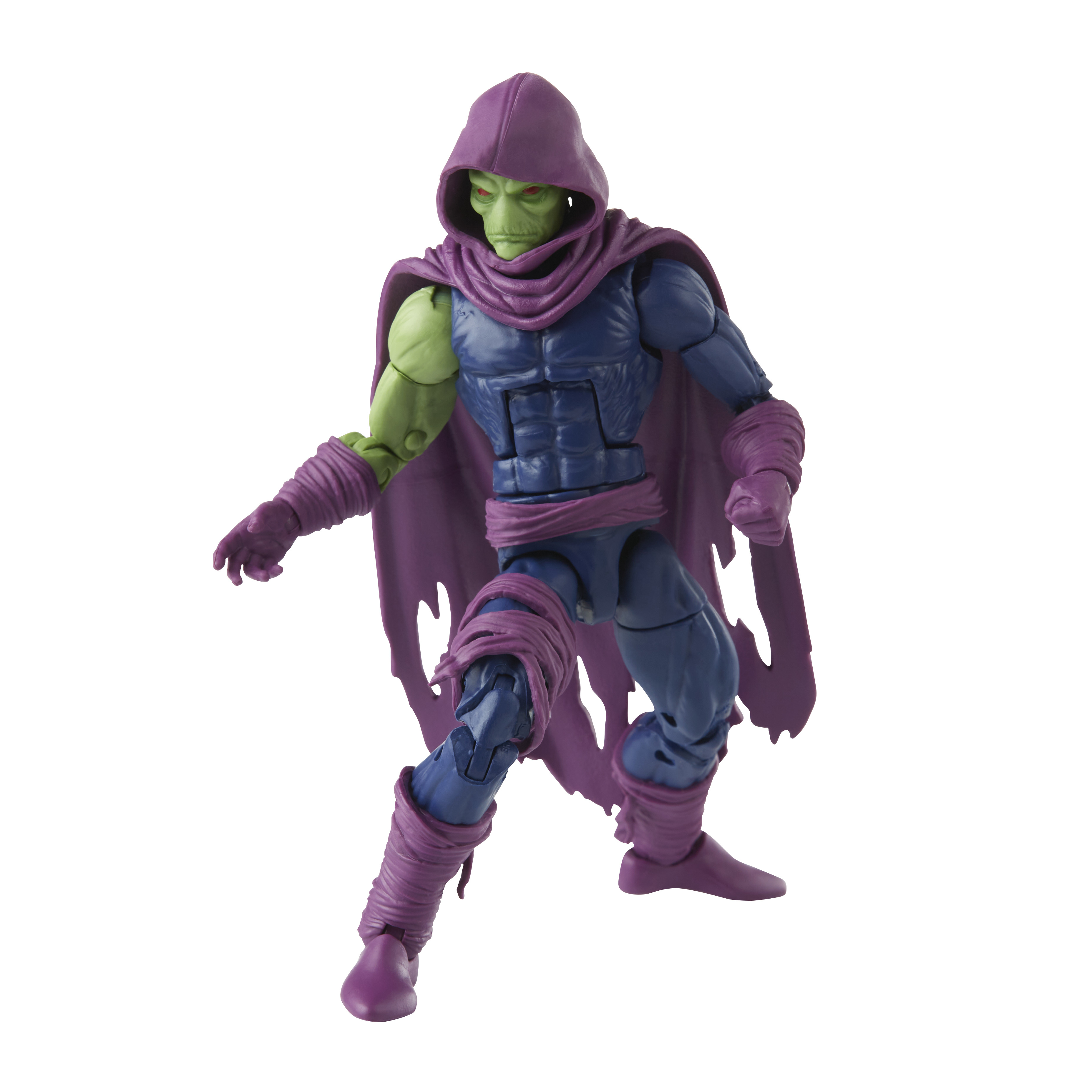 Una figura dalla pelle verde con un mantello con cappuccio e fasce viola, con un abito blu, che posa drammaticamente.