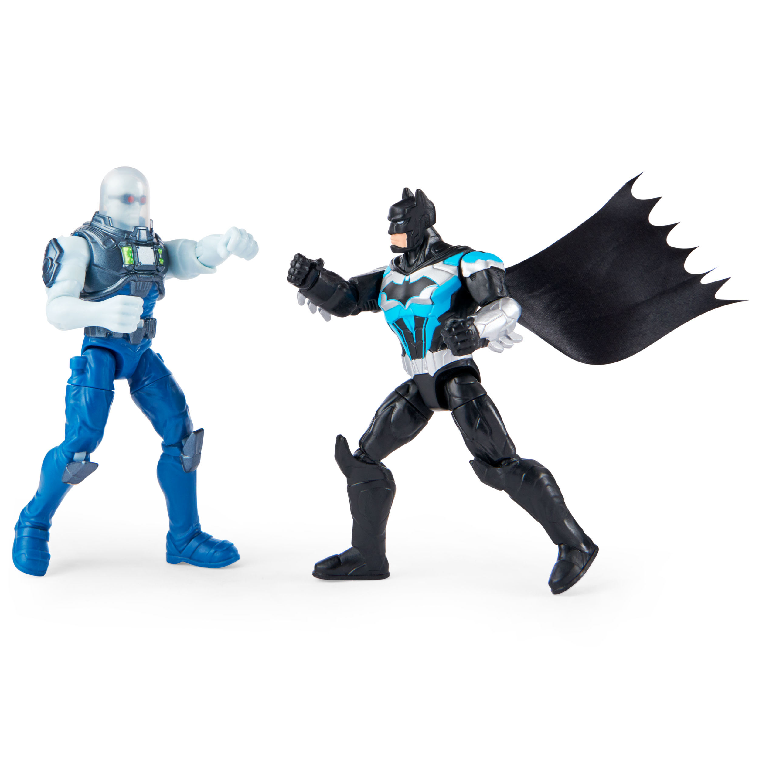 Batman und Mr. Freeze-Actionfiguren stehen sich gegenüber. Batman trägt Schwarz und Blau. Mr. Freeze ist blau und weiß.