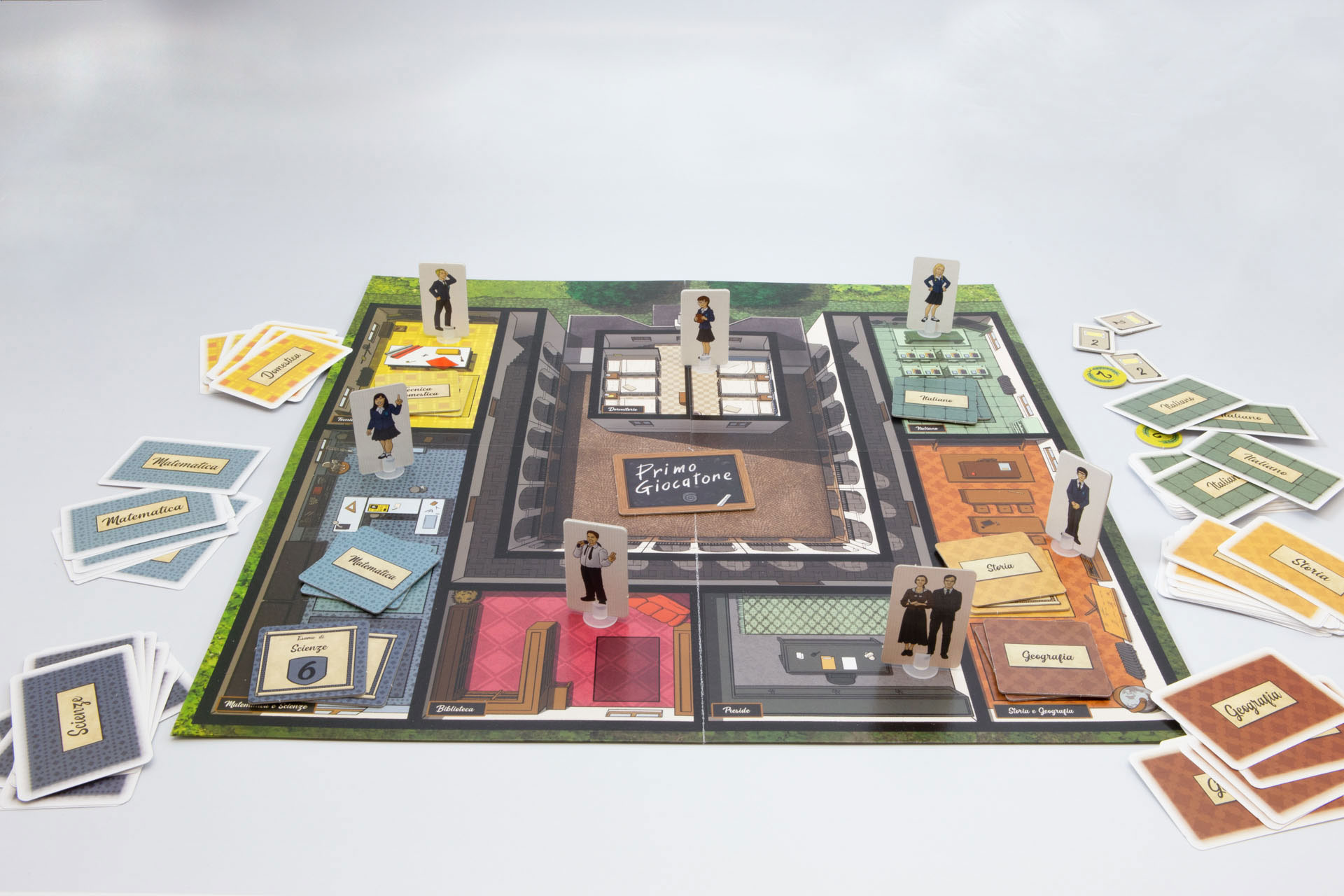 Brettspiel mit Schulthema. Spielbrett mit kleinen Figuren, die Schüler darstellen.