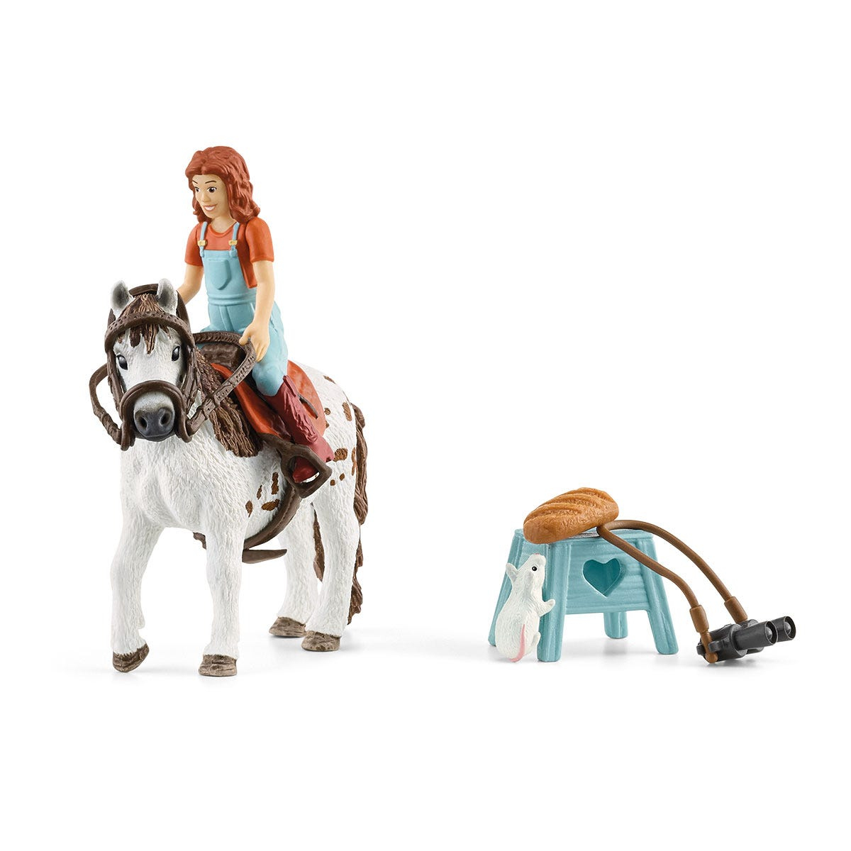 Une fille monte un cheval blanc à taches brunes, avec un petit lapin et des accessoires.