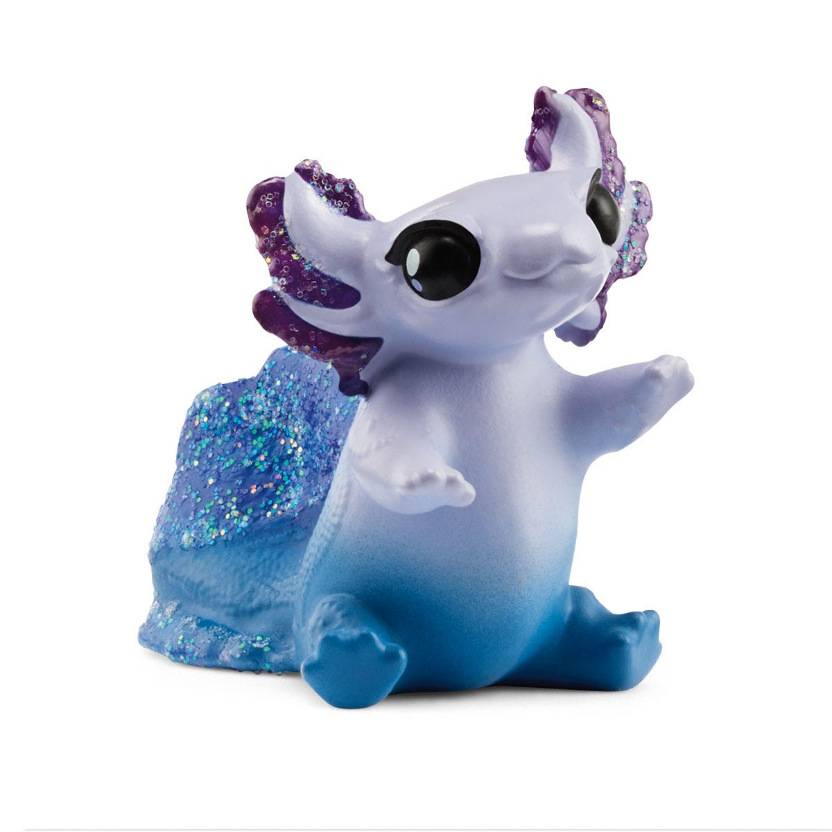 Axolotl giocattolo blu e viola con una roccia blu glitterata, sfondo bianco.