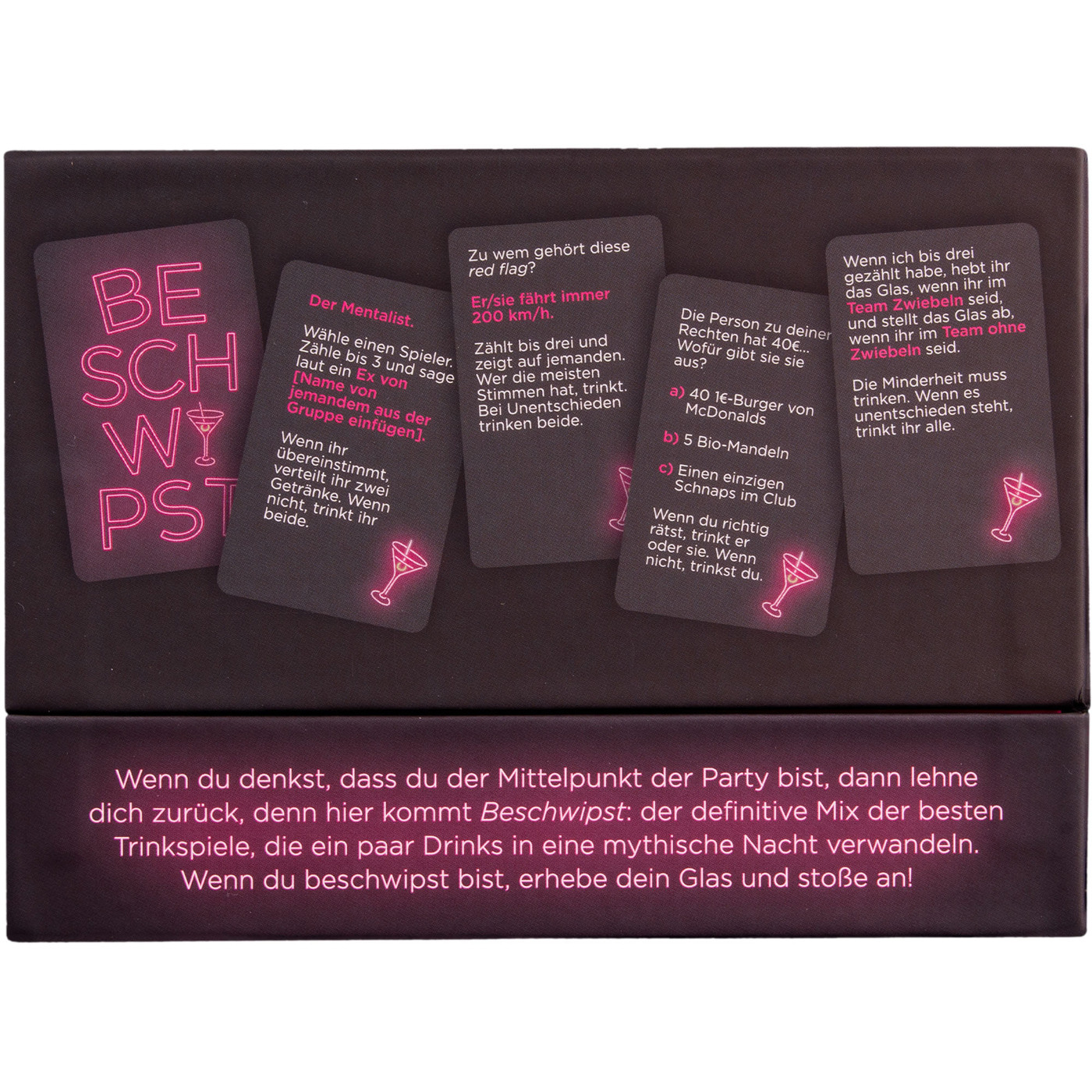 Eine Box mit Karten und deutschem Text. Die Karten sind ausgebreitet, und die Box ist im Hintergrund.