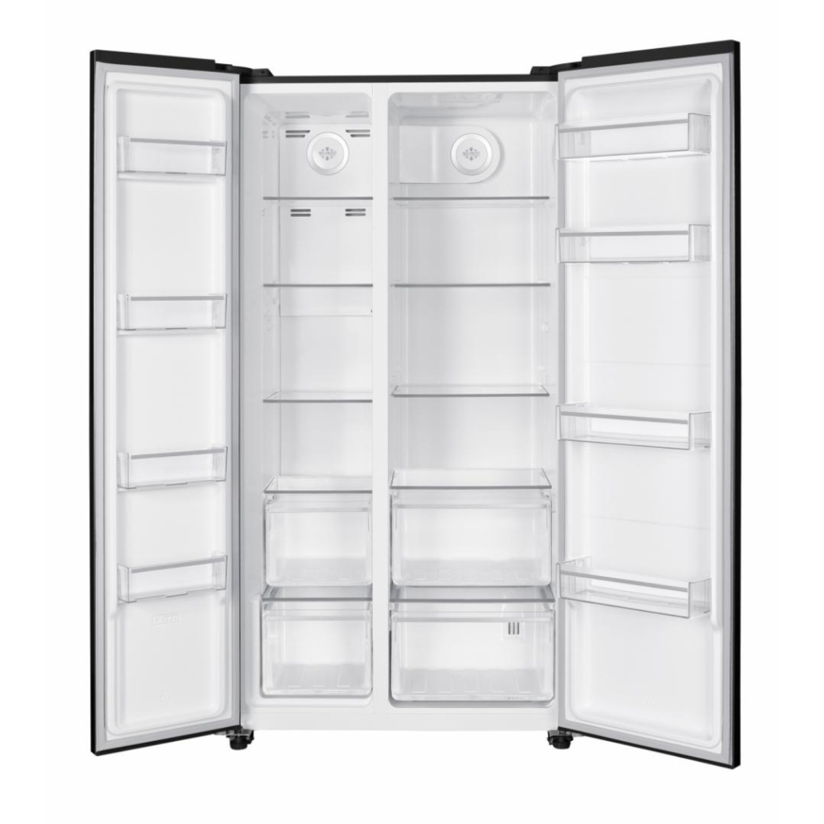 Het open interieur van een koelkast met planken, laden en transparante compartimenten.