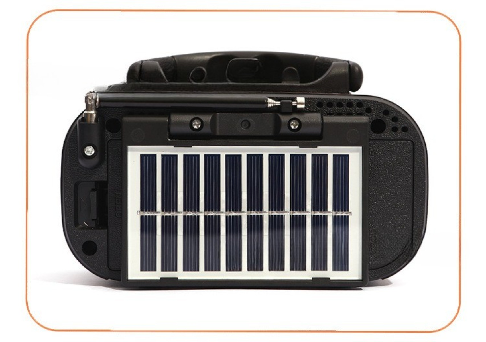 Schwarzes Radio mit Solarpanel. Das Solarpanel befindet sich auf der Rückseite. Das Radio ist schwarz und hat einen Griff.