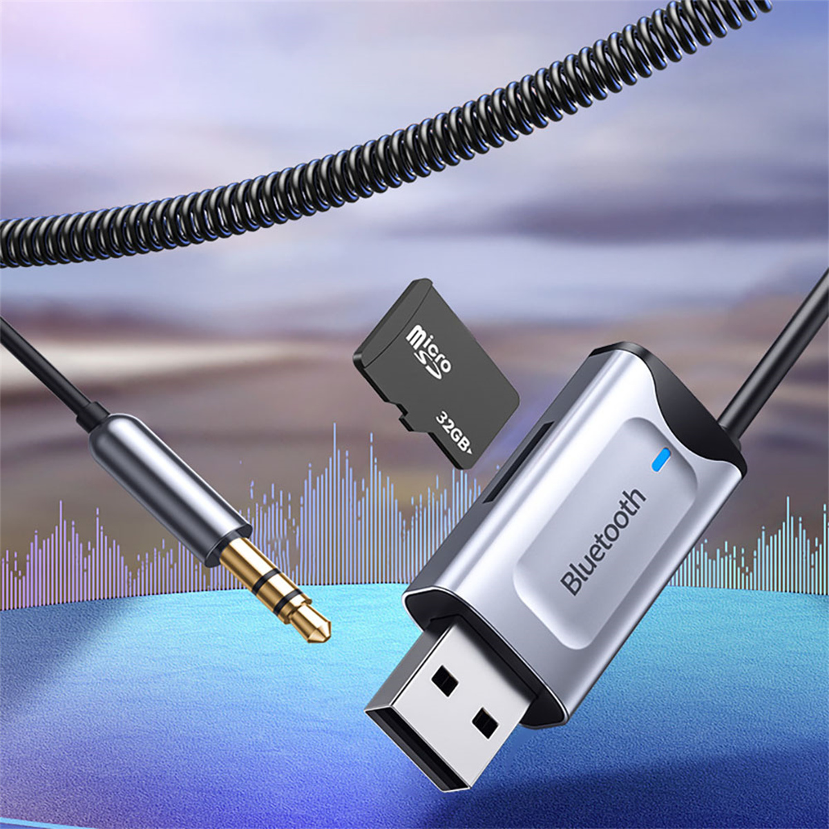 Ein Bluetooth-USB-Adapter, eine Micro-SD-Karte und ein 3,5-mm-Audiokabel werden angezeigt.