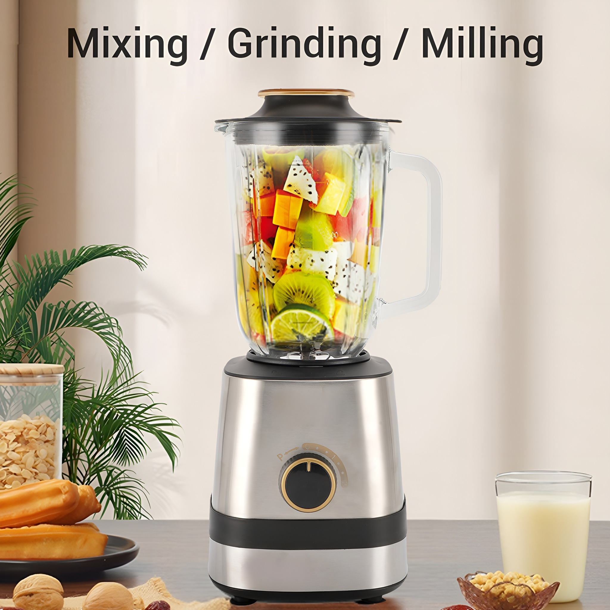 Ein Mixer mit Früchten und einem Glas Milch. Die Maschine ist silber und schwarz mit einem Knopf.