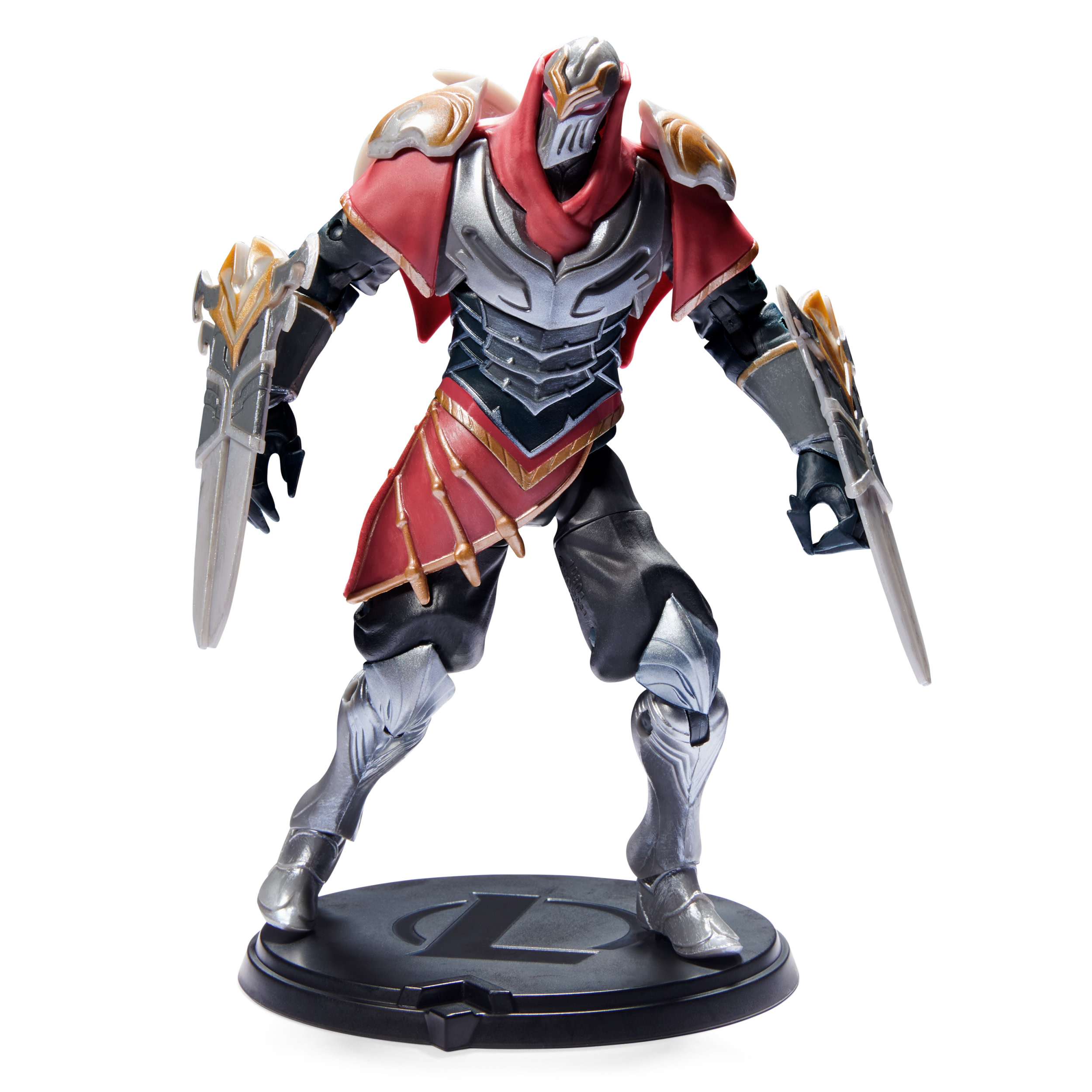 Actionfigur eines rot-silber gepanzerten Charakters, der zwei Klingen hält, auf einem Ständer.