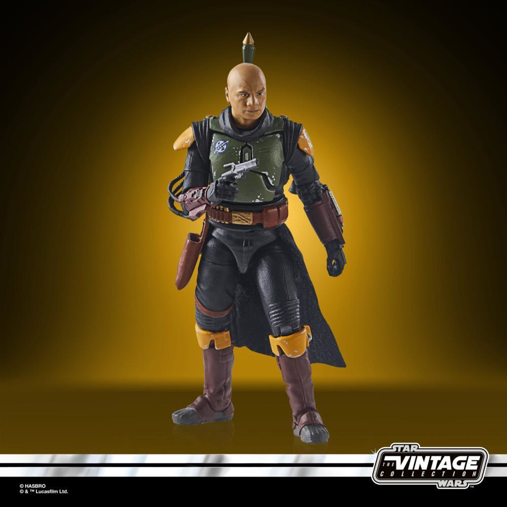 Action figure di Boba Fett, con una pistola, su sfondo giallo con due caschi.