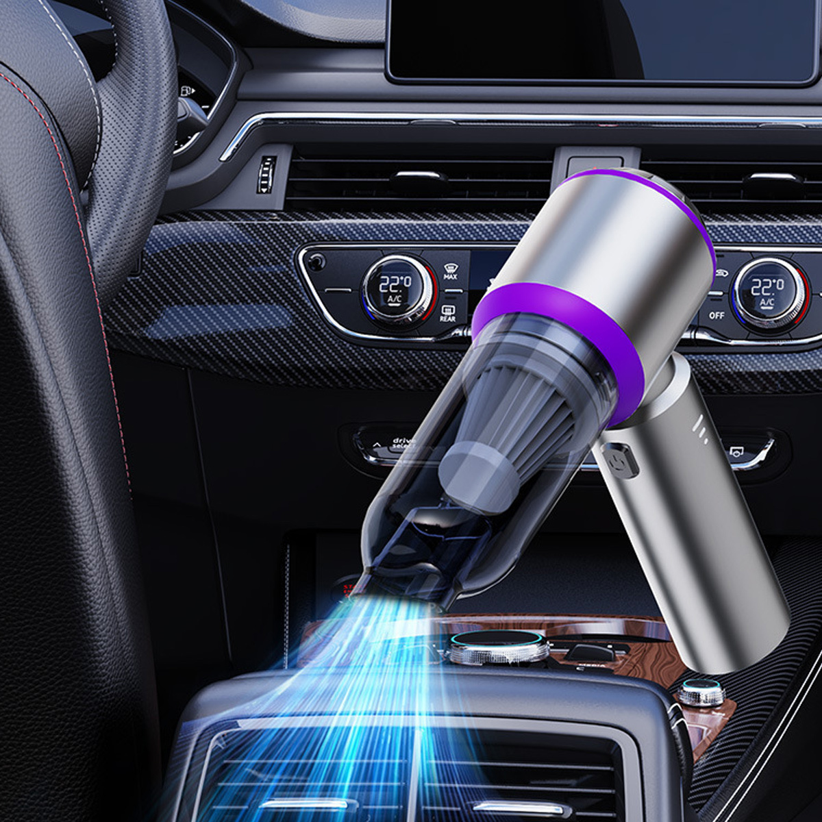 Ein Handstaubsauger in der Konsole eines Autos. Er ist silberfarben mit lila Akzenten und reinigt die Luft.