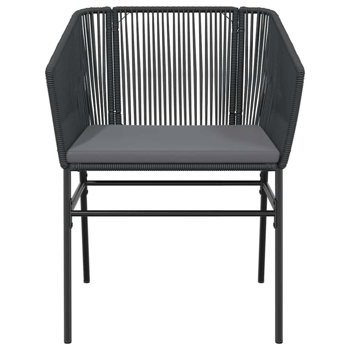 Sedia da esterno nera. Schienale e seduta in rattan. Struttura in metallo nero. Sfondo bianco.