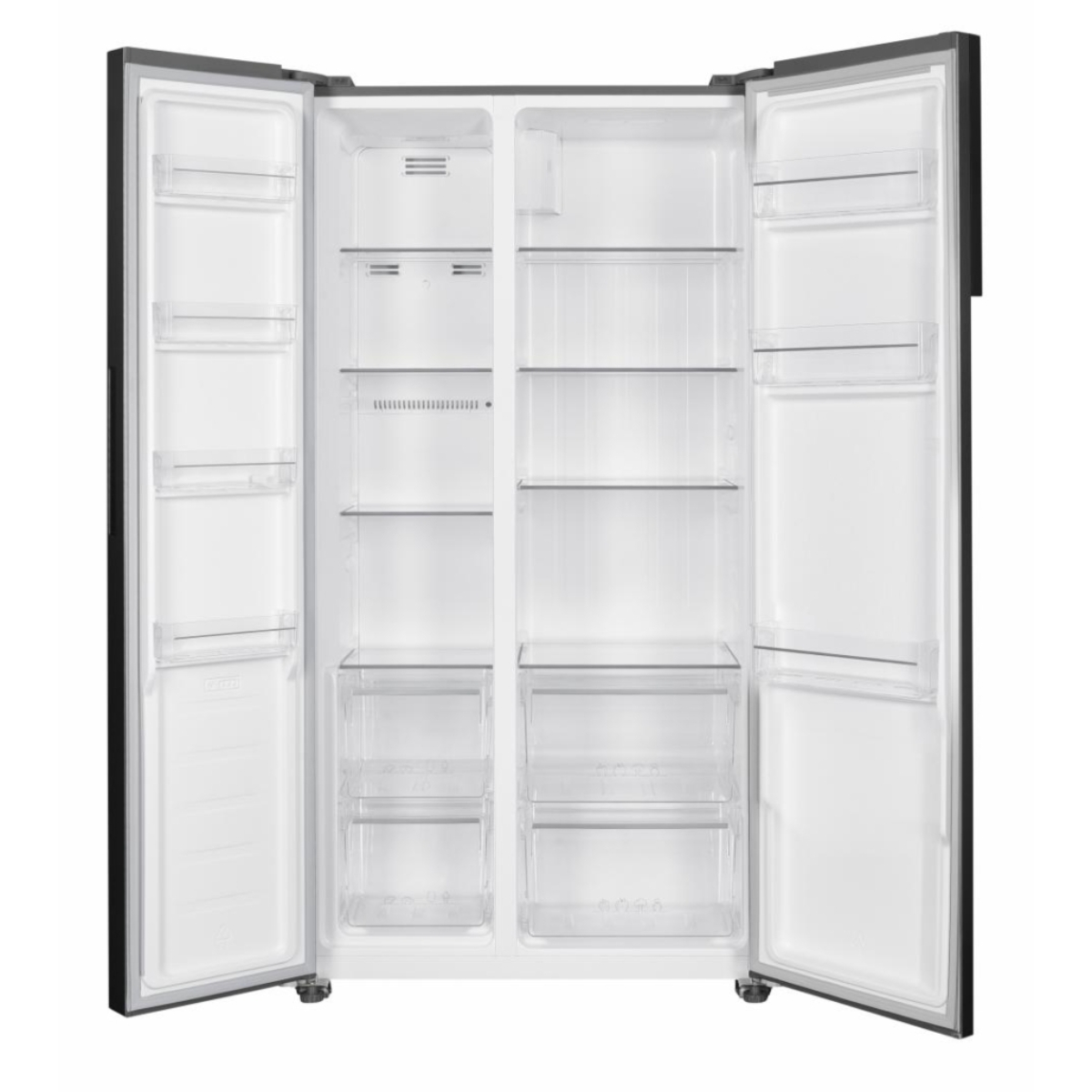 Een lege koelkast met open deuren, met planken en laden. Wit interieur, zwart frame.