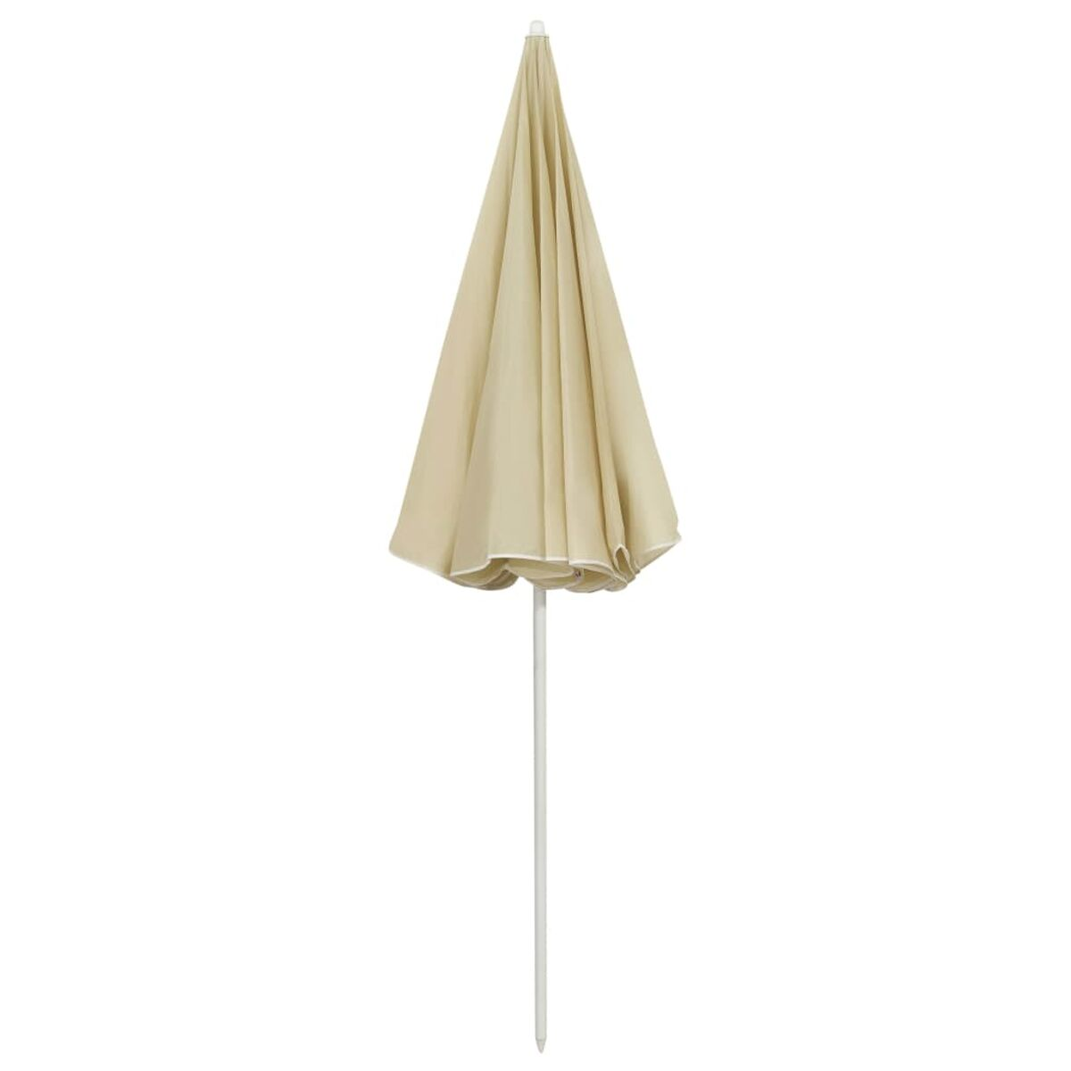 Un ombrellone da spiaggia beige chiuso, con un palo bianco. Lo sfondo è bianco semplice.