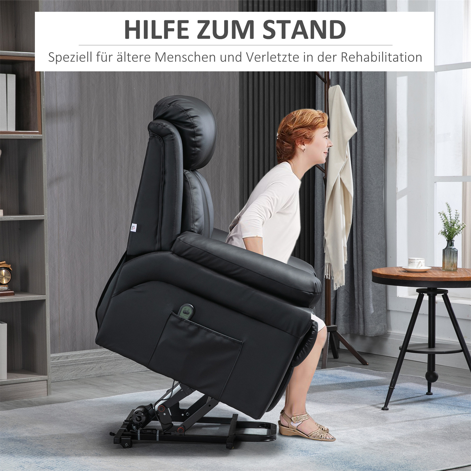 Eine Frau steht von einem schwarzen, hochfahrbaren Relaxsessel auf. Text: Hilfe zum Stehen.