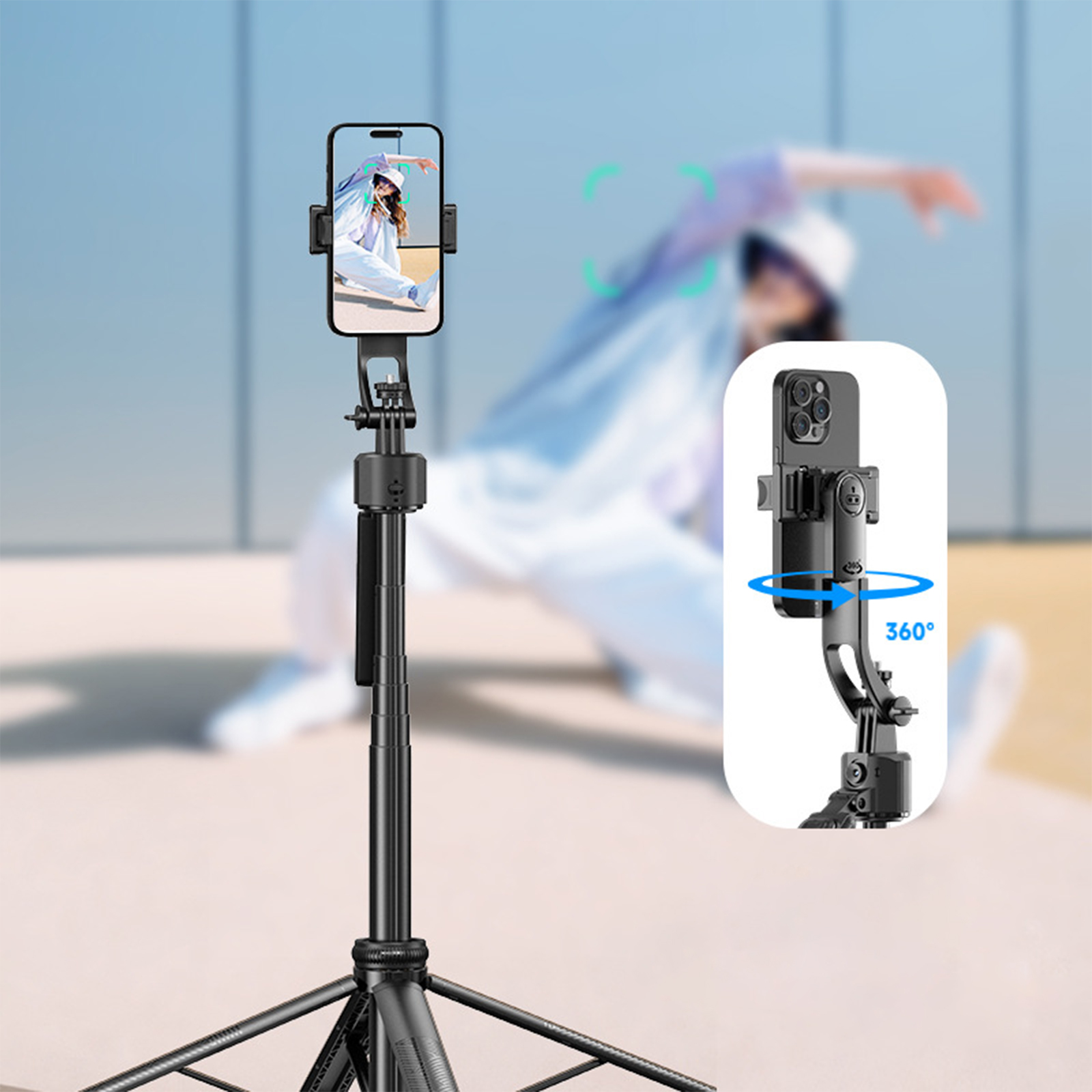 Ein Telefon ist auf einem schwarzen Stativ mit einem um 360 Grad drehbaren Halter montiert, im Hintergrund tanzt jemand.