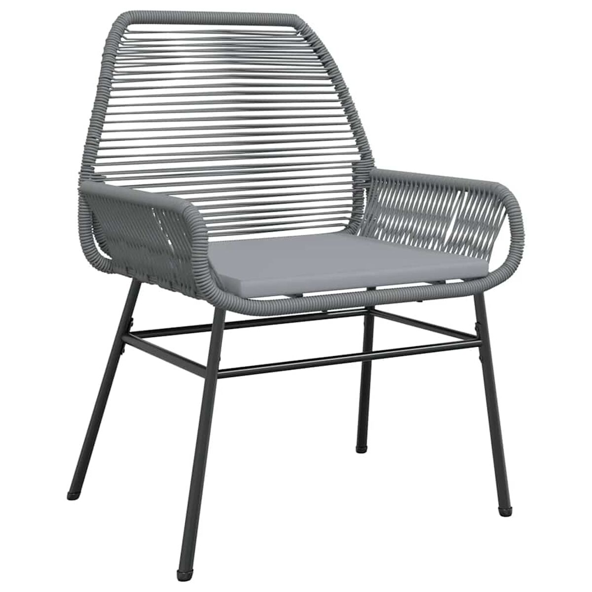 Una sedia grigia con un design intrecciato e gambe nere, su sfondo bianco.