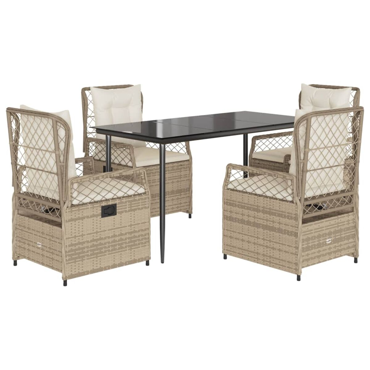 Set da patio in vimini beige con tavolo e 4 sedie. Sfondo bianco.