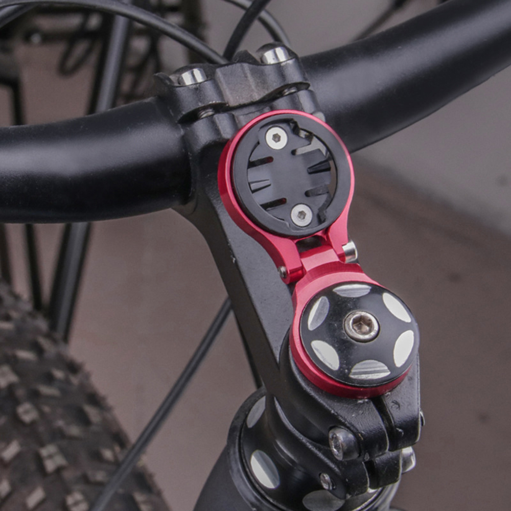 Eine rot-schwarze Fahrradcomputerhalterung an einem Fahrradlenker befestigt.