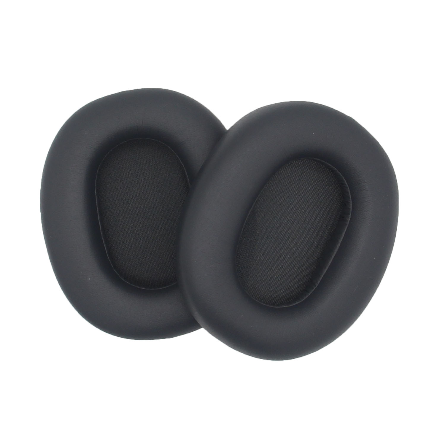 Due cuscinetti auricolari neri per cuffie over-ear.