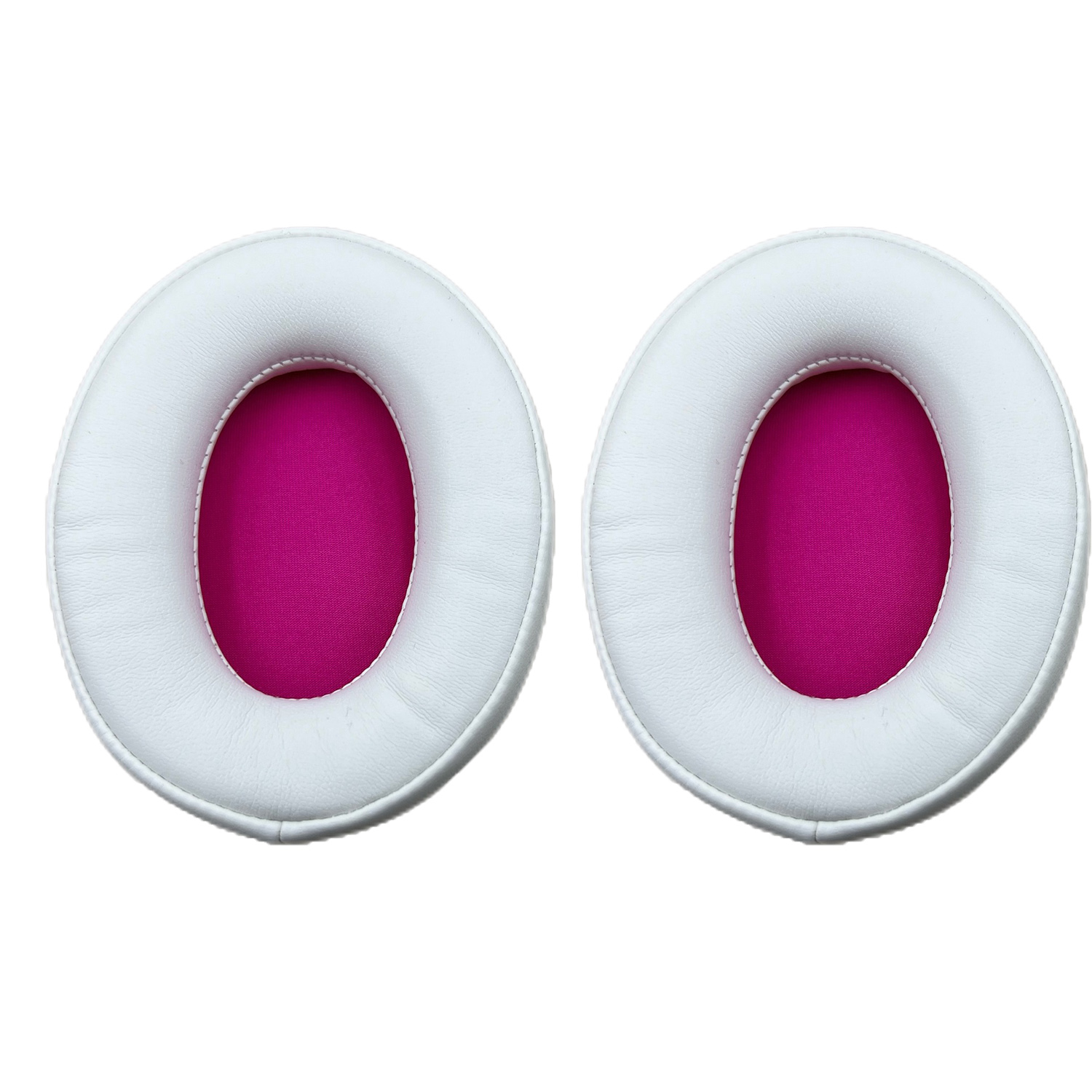 Due cuscinetti auricolari bianchi con tessuto interno rosa. Sono rotondi.