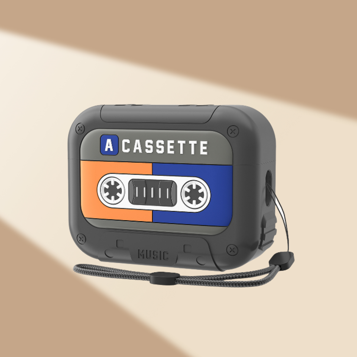 Una custodia nera a forma di cassetta per auricolari con cinturino. Ha dettagli arancioni, blu e bianchi.