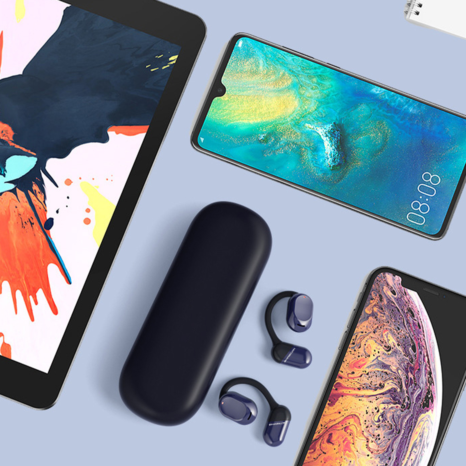 Mehrere Telefone und Zubehör, darunter ein Tablet, Smartphone und Ohrhörer-Etui.