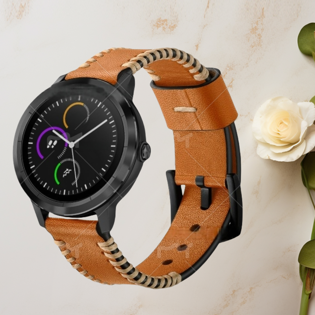 Smartwatch con cinturino in pelle marrone. Una rosa bianca è sul lato destro.