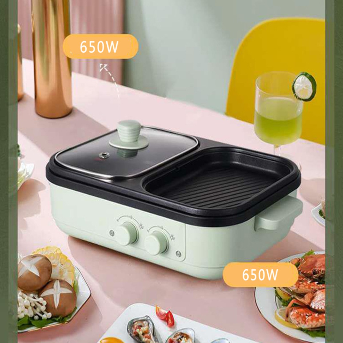 Eine elektrische Grillplatte mit Glasdeckel und Lebensmitteln wie Pilzen und Gemüse.