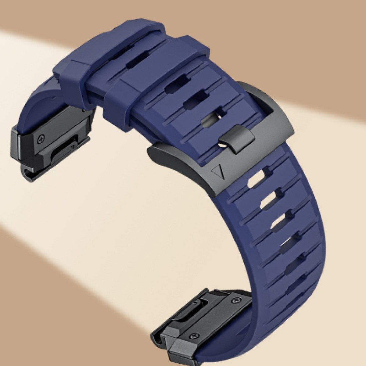 Un cinturino blu con chiusure in metallo nero, presentato su uno sfondo marrone chiaro.