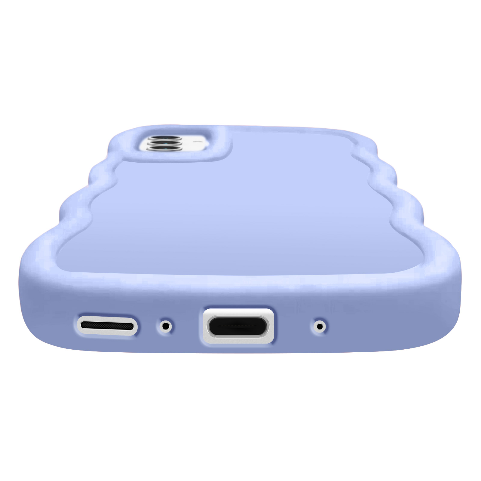 Custodia per telefono lavanda con bordi ondulati, ritagli per la fotocamera e porta di ricarica. Sfondo bianco.