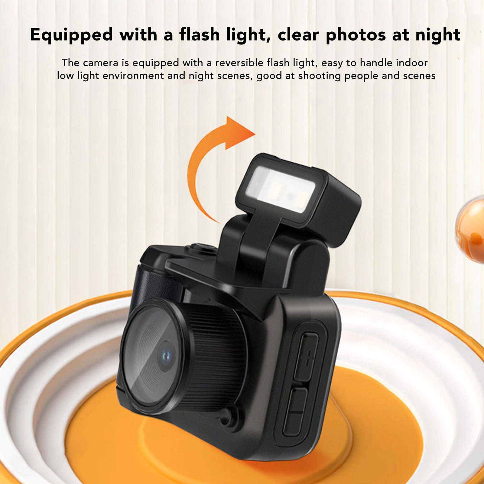 Schwarze Kamera auf gelbem Ständer. Sie hat einen Blitz und ein Objektiv. Hintergrund: orange-weiß Gradient.