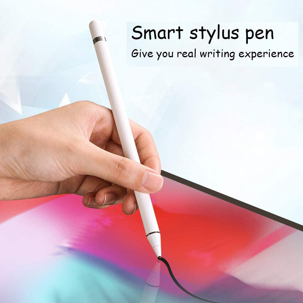 Hand hält einen weißen Eingabestift über einem Tablet-Bildschirm.