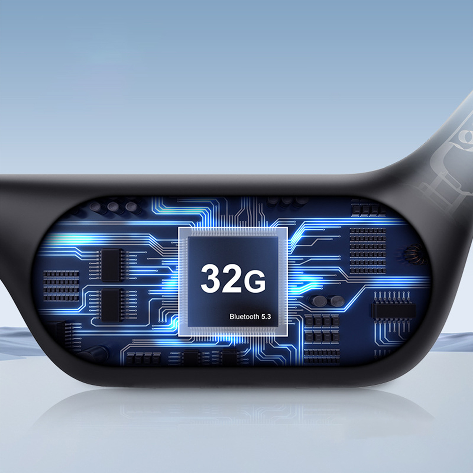 Nahaufnahme eines schwarzen Nackenbügels mit einem Bildschirm, der '32G' und Bluetooth 5.3 Details anzeigt.