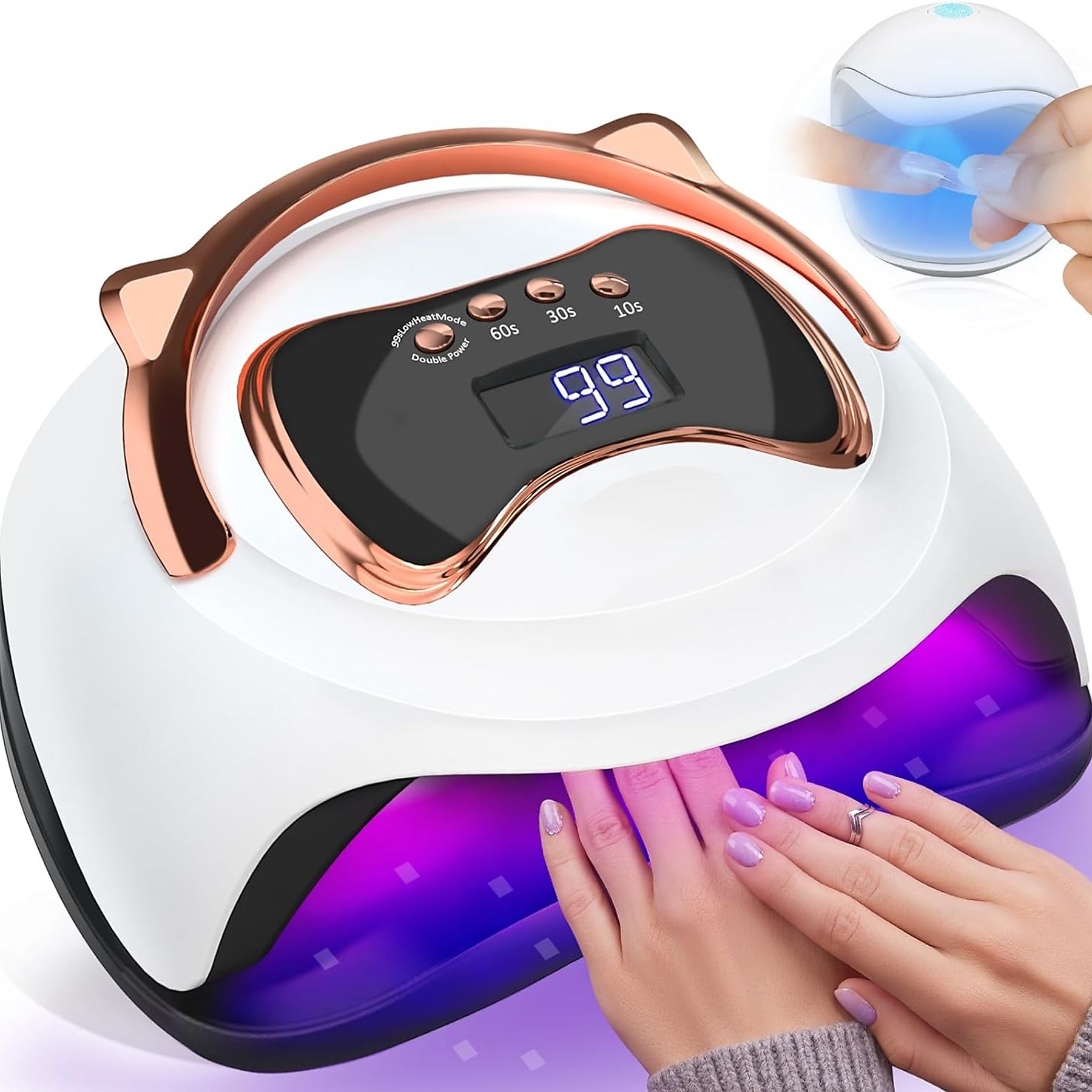 Weiße und roségoldene Nagellampe mit Digitalanzeige und Hand, die Nägel mit violettem Licht aushärtet.