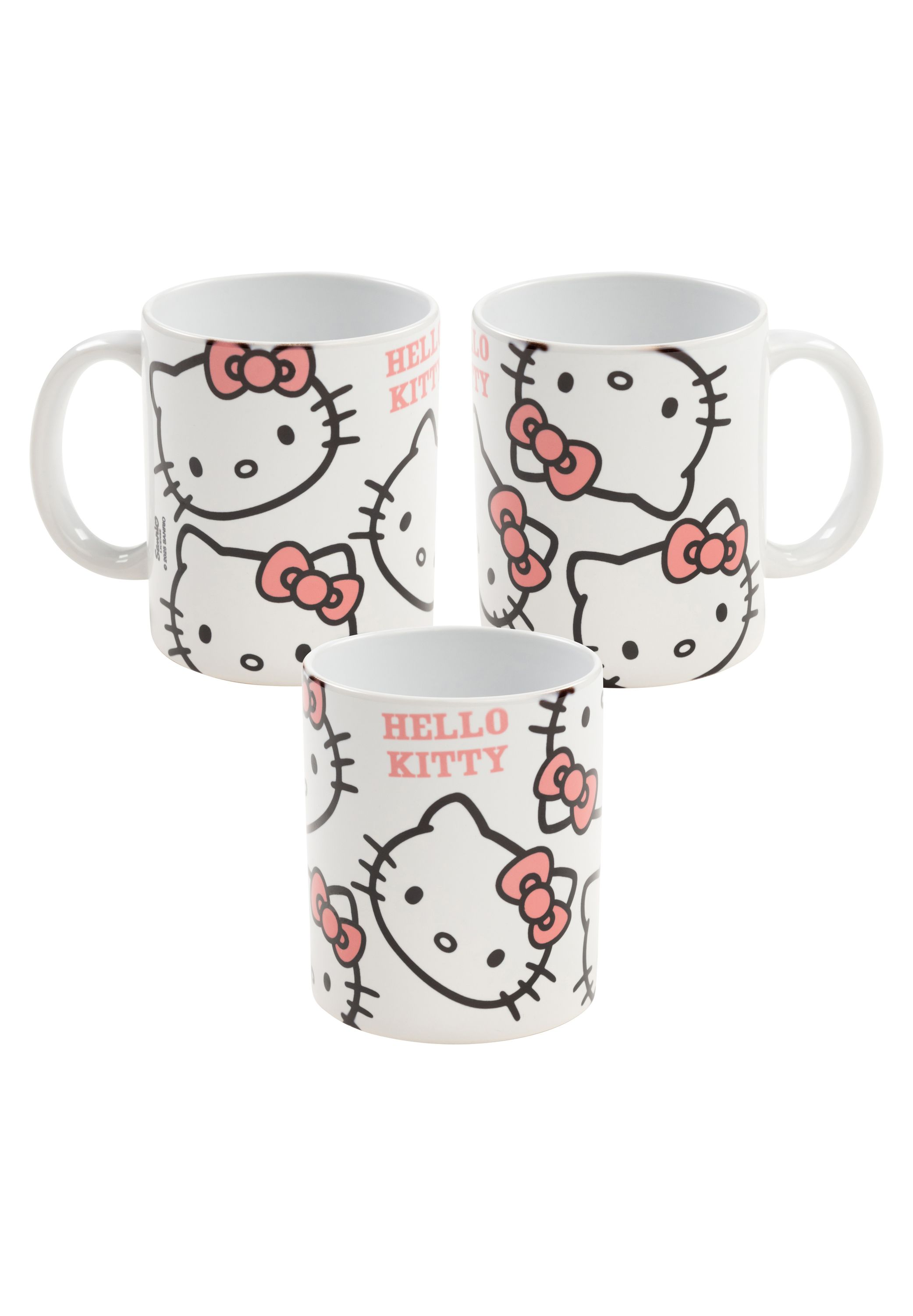 Drei Hello Kitty-Tassen mit rosa Schleifen. Die Tassen sind weiß und haben unterschiedliche Ansichten.