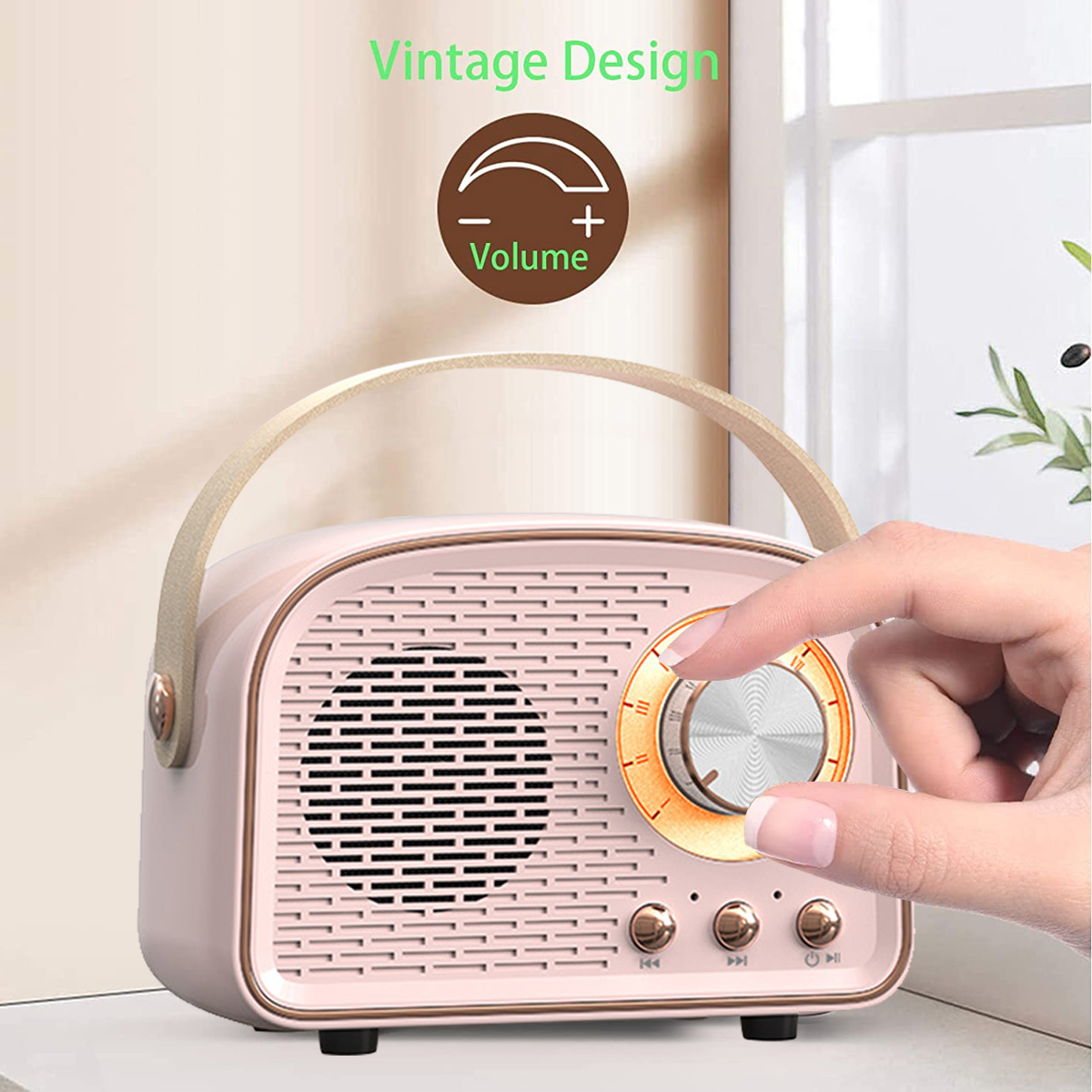 Ein rosa Vintage-Radio mit Griff und einer Hand, die den Lautstärkeregler dreht.