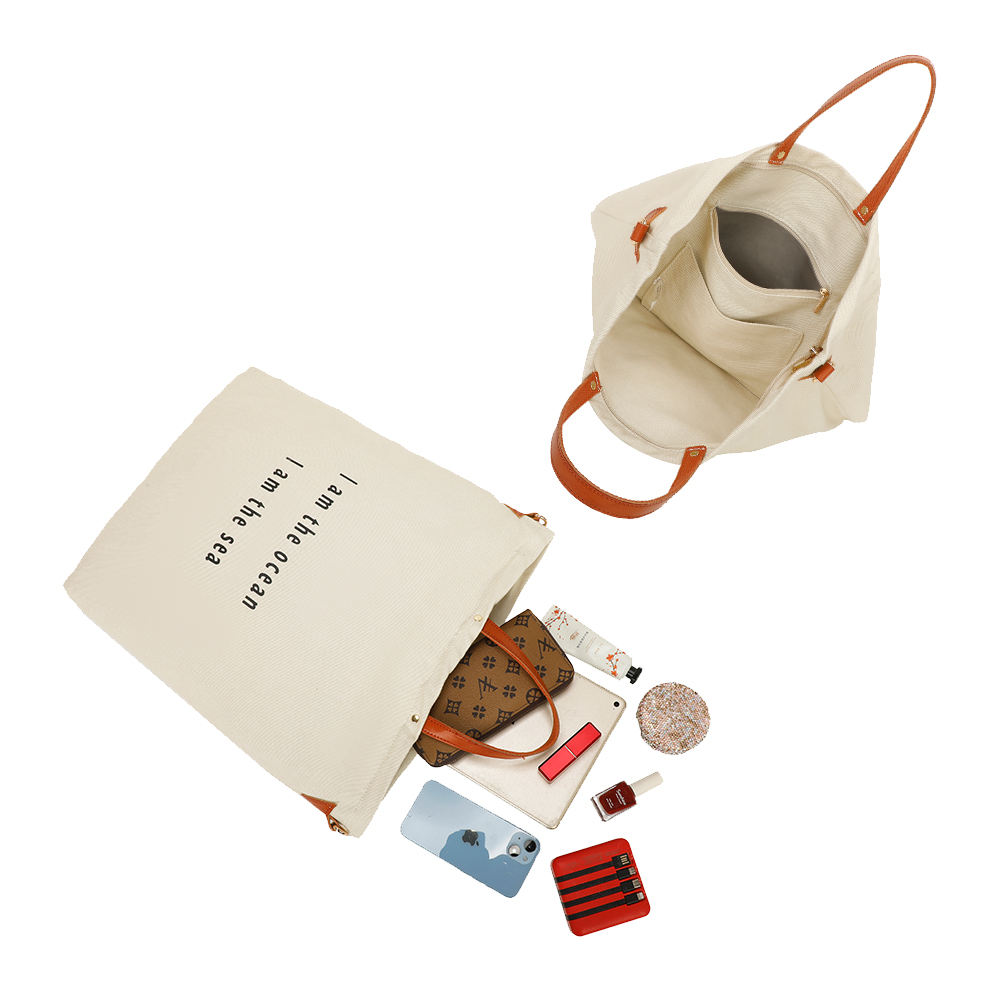 Un bolso tote crema con asa marrón y contenido: bolso, tableta, cosméticos, teléfono y más.