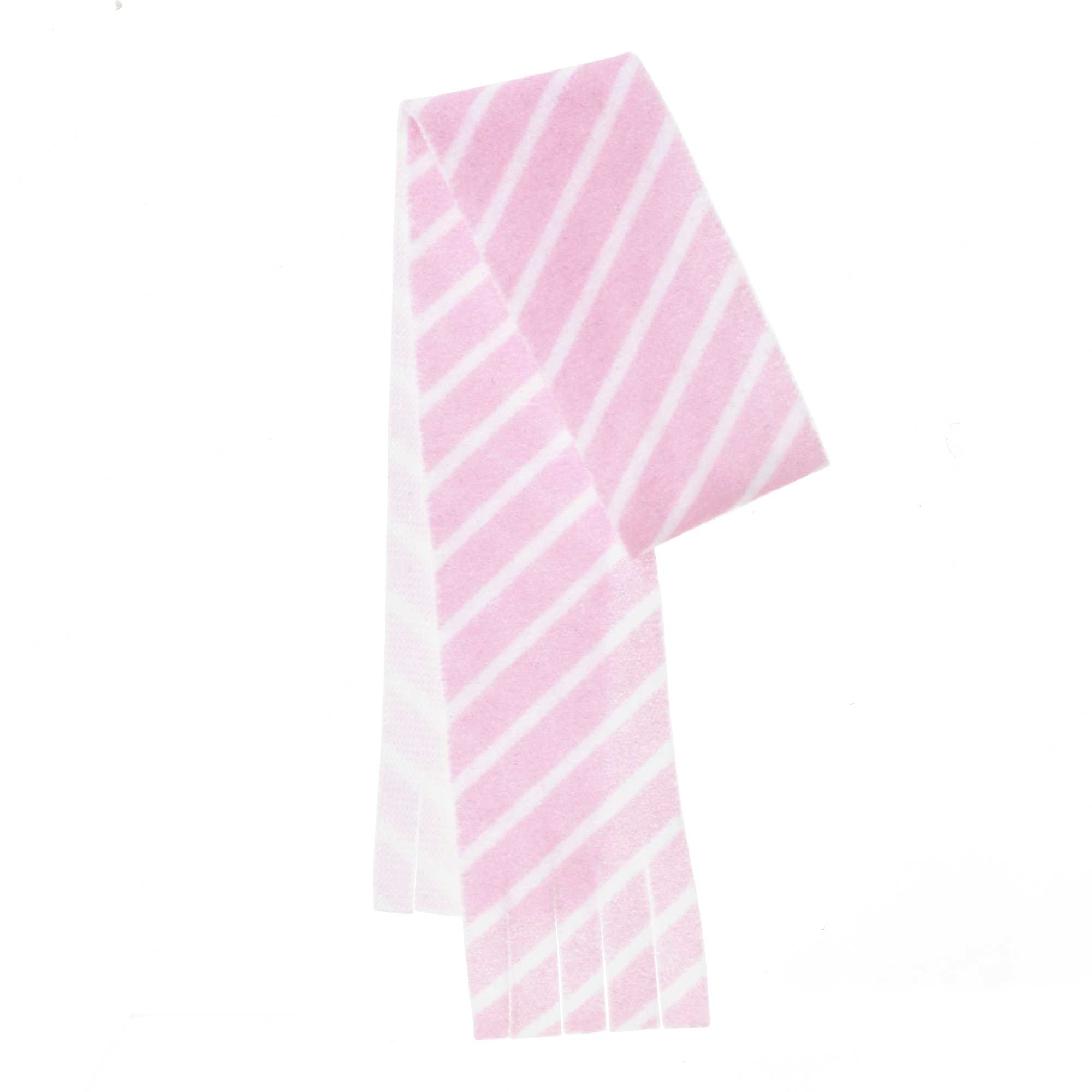Różowa i biała szalik w paski z frędzlami, wiszący na białym tle.