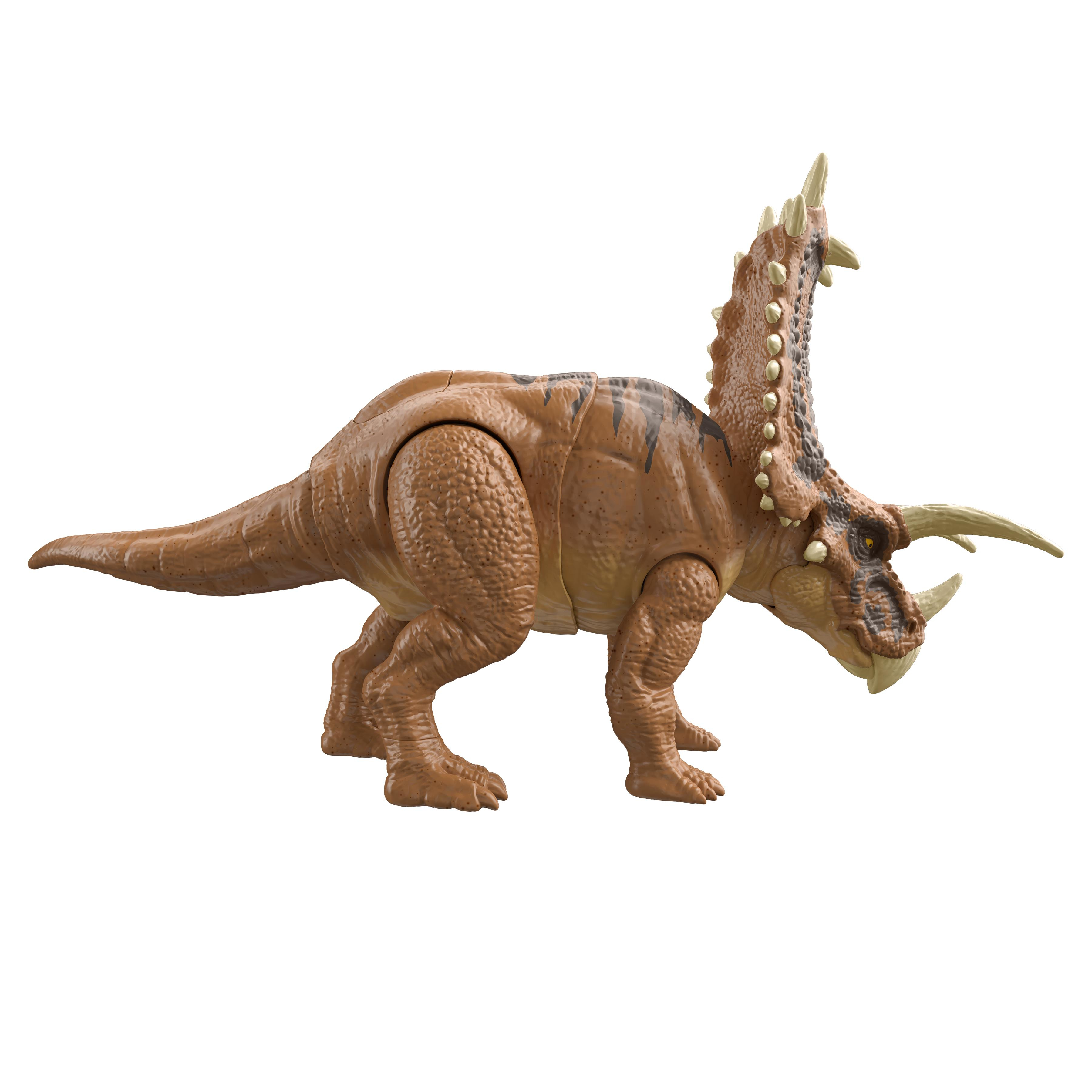 Brauner Spielzeug-Dinosaurier mit Hörnern und Stacheln. Es steht auf weißem Hintergrund.