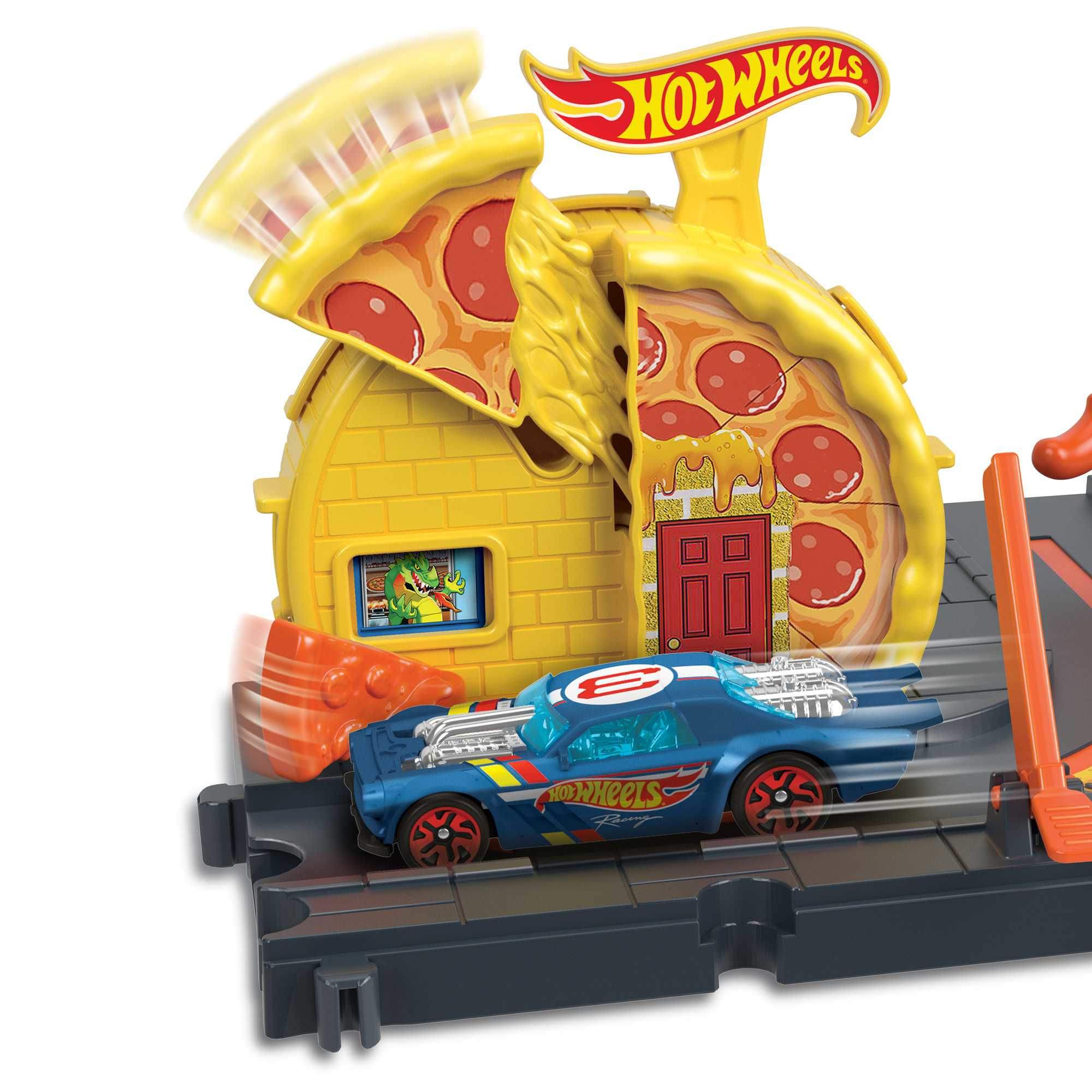 Playset Hot Wheels a tema pizza. Un'auto blu sfreccia attraverso l'edificio della pizza e la pista.