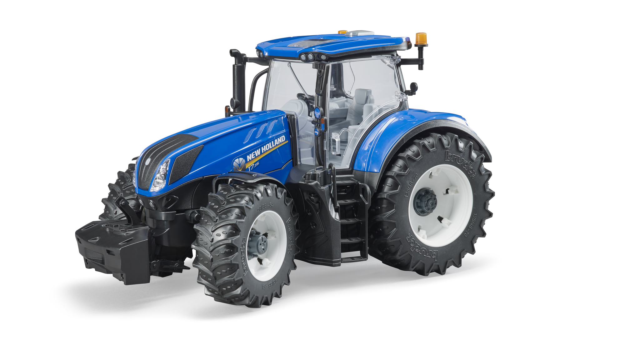 Niebiesko-biały traktor zabawka New Holland na białym tle.