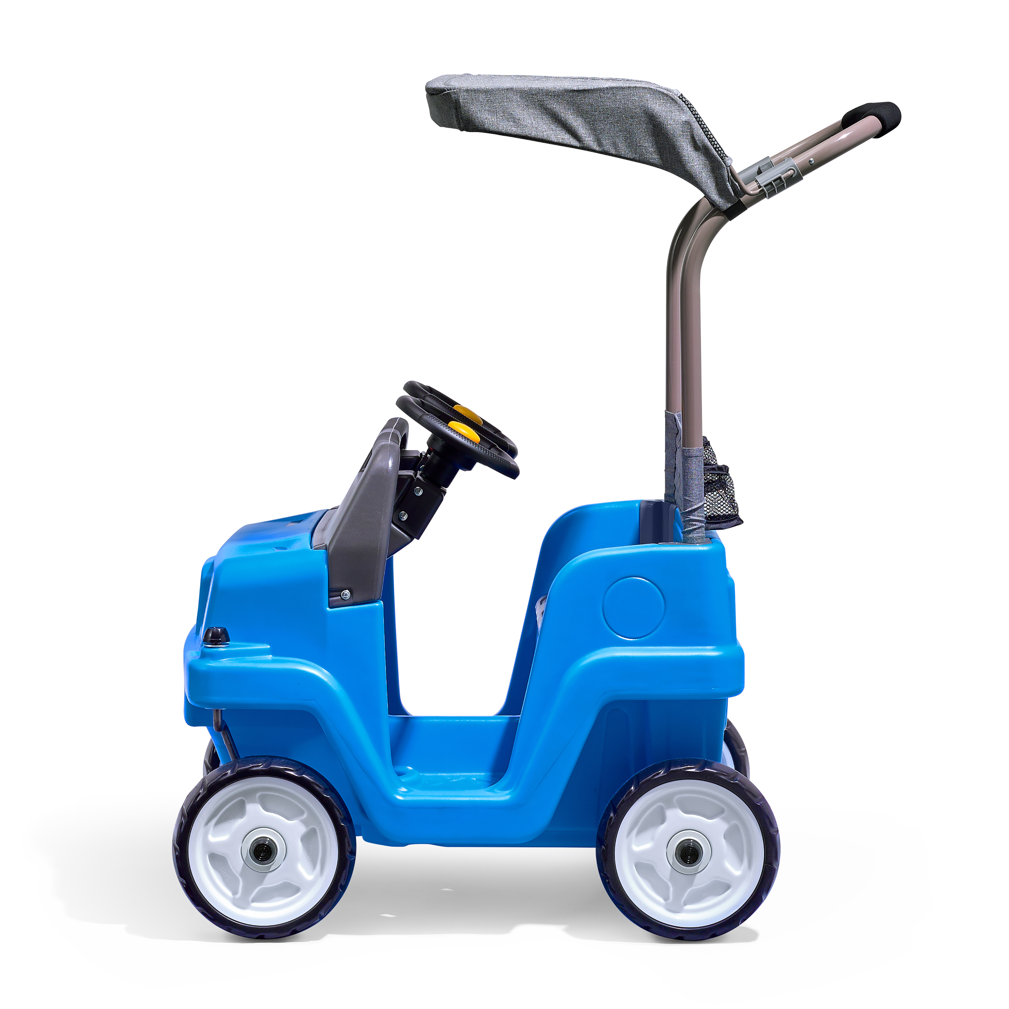 Ein blaues Spielzeugauto mit Verdeck und Griff. Es ist auf weißem Hintergrund.