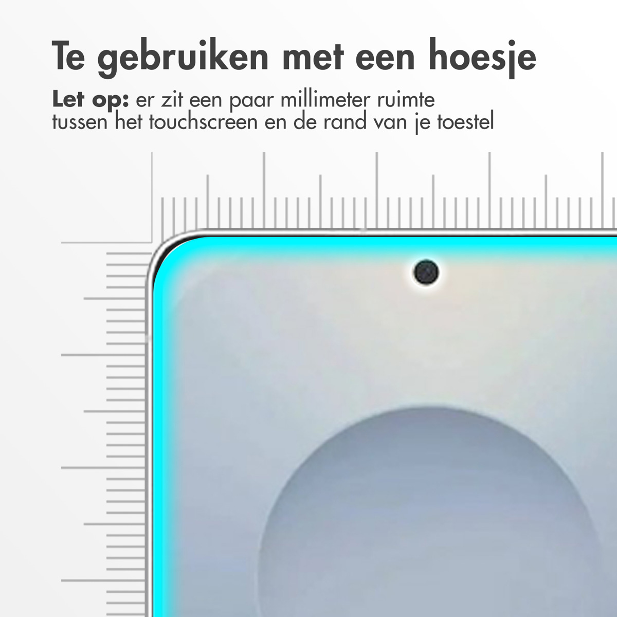 Primo piano di una protezione schermo su un telefono, con segni di righello e testo.