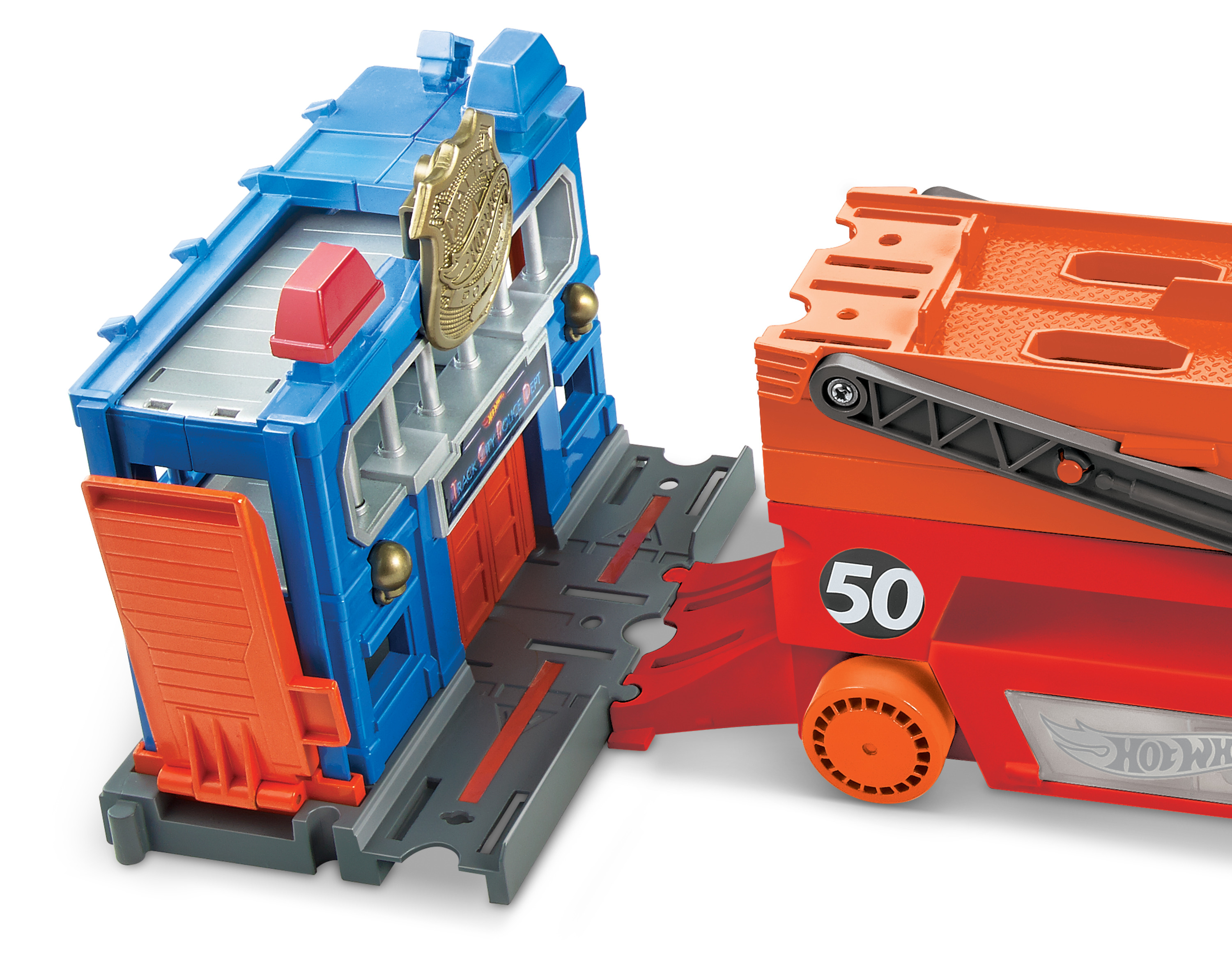 Zestaw Hot Wheels: Niebieski posterunek policji, pomarańczowa rampa z numerem 50 i logo.