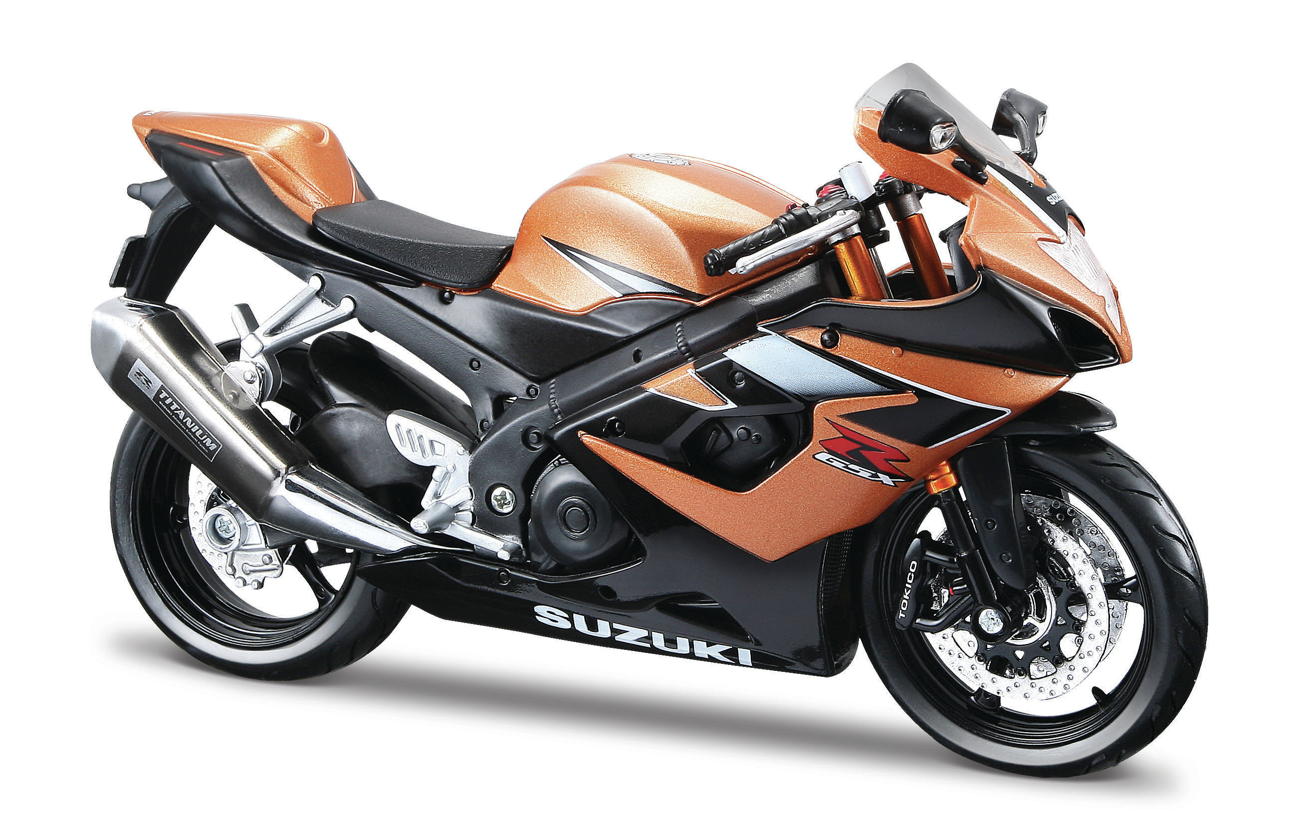 Ein bronze-schwarzes Suzuki GSX-R Motorrad vor weißem Hintergrund.