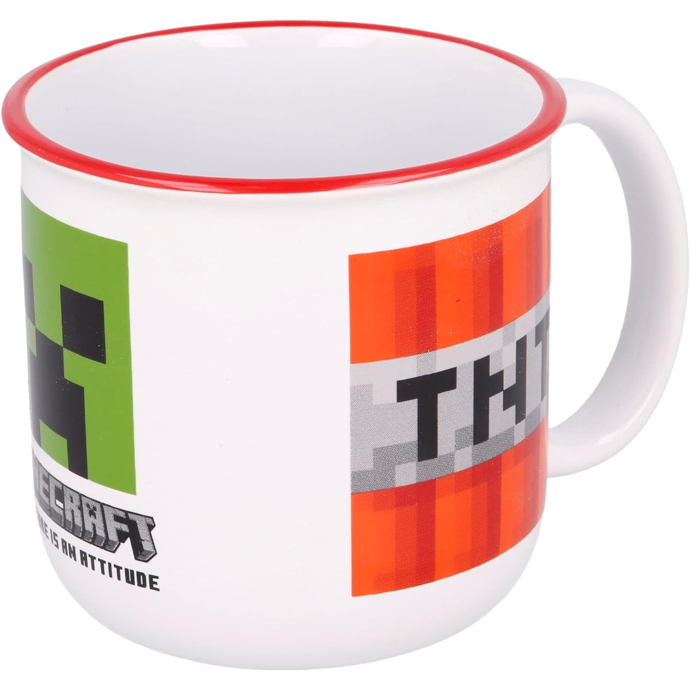 Una taza blanca con diseño de Creeper y TNT de Minecraft, con borde rojo.